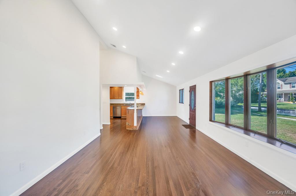 #5 photo, 23 Avenue I, Farmingdale , NY 11735