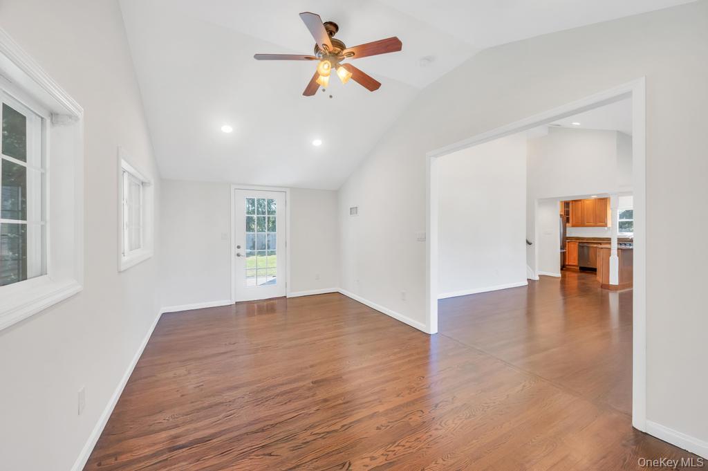 #7 photo, 23 Avenue I, Farmingdale , NY 11735