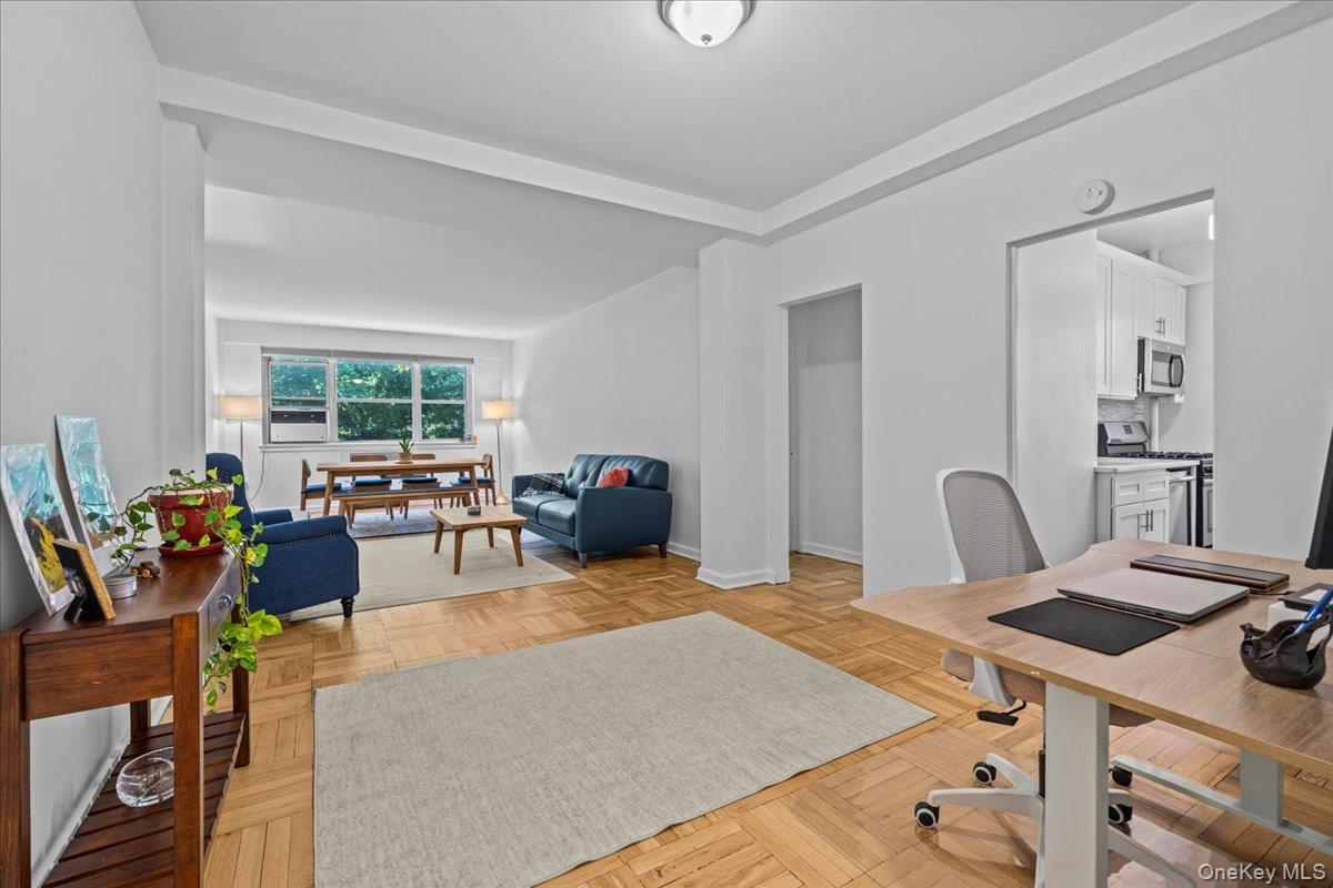 #1 photo, 235 Garth Road, 纽约州 Scarsdale , NY 10583