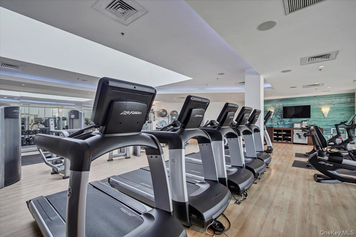 #7 photo, 5 Renaissance Square, White Plains , NY 10601