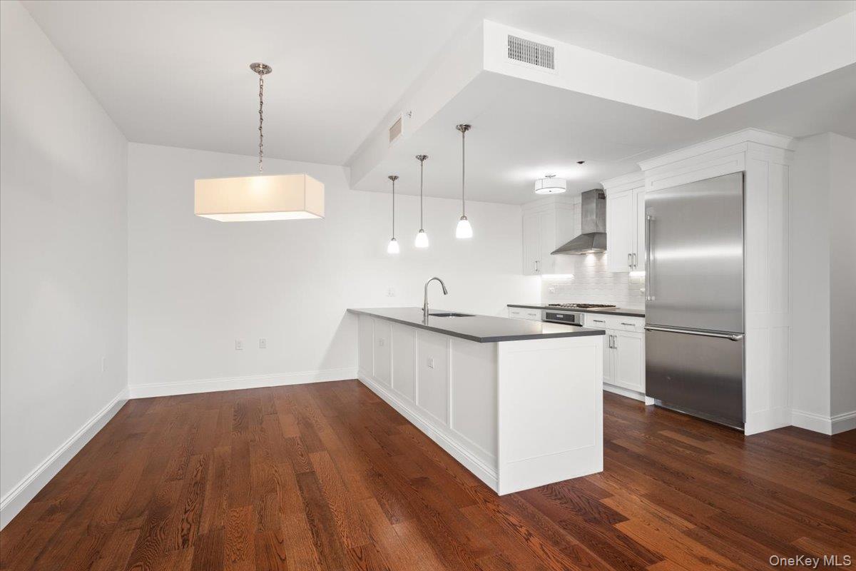 #3 photo, 10 Byron Place, Larchmont , NY 10538