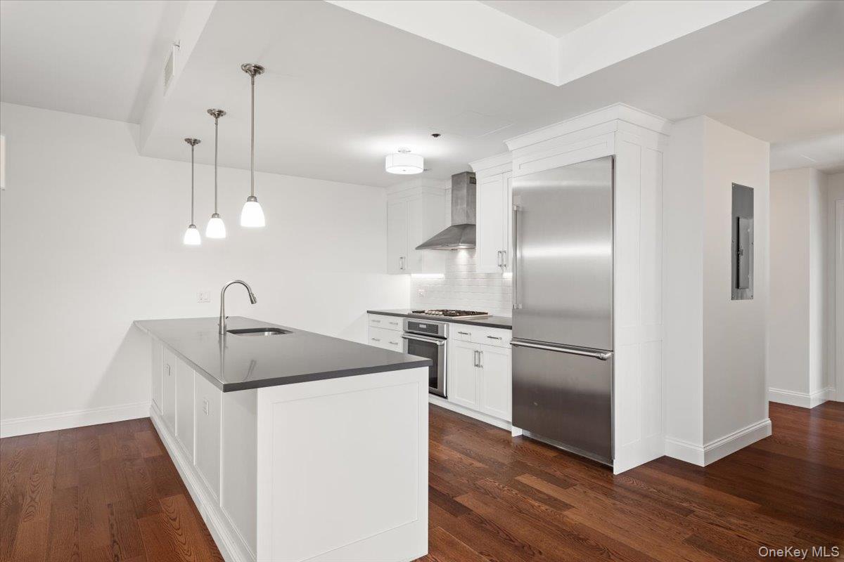 #4 photo, 10 Byron Place, Larchmont , NY 10538