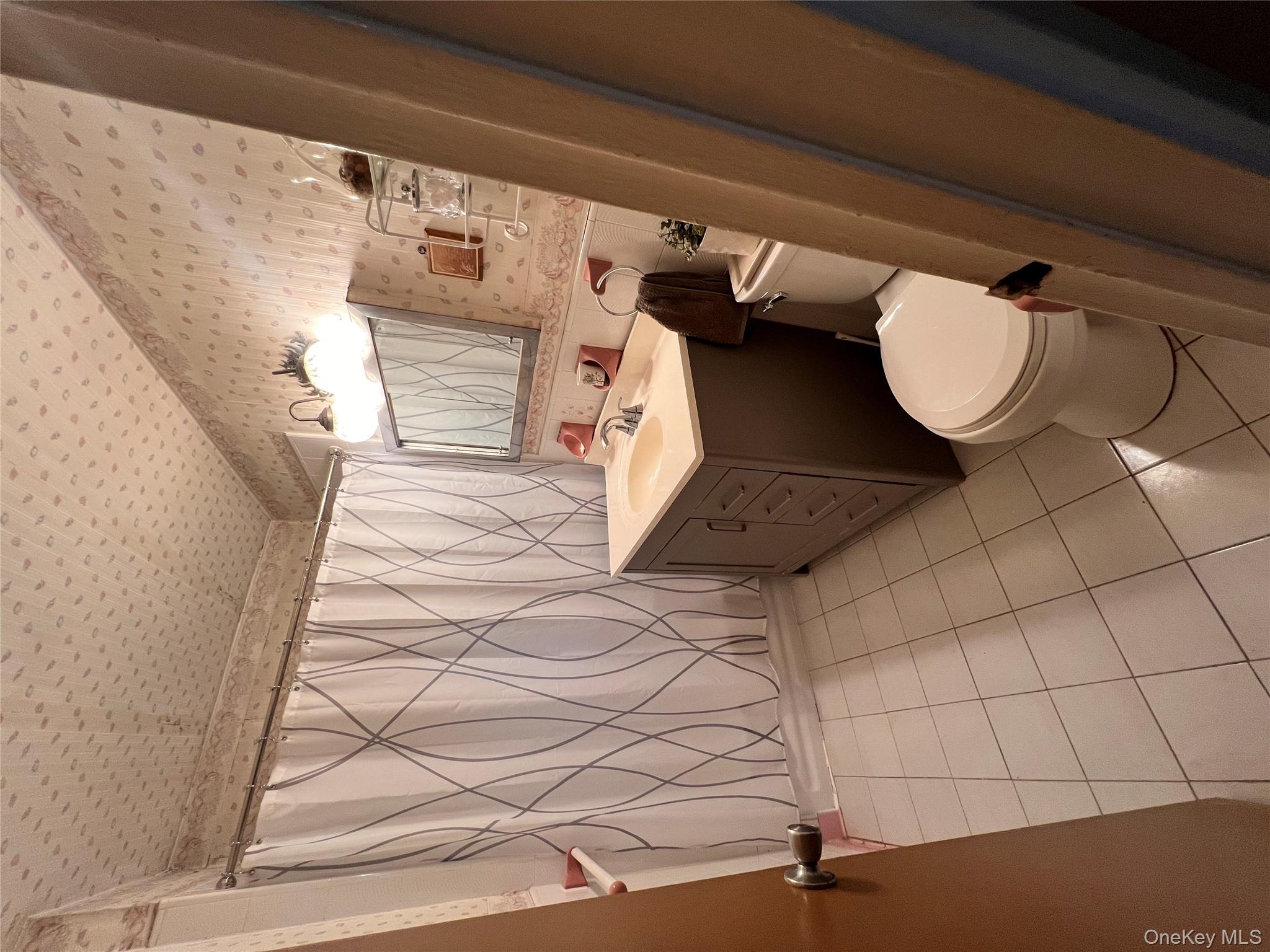 #15 photo, 1047 E 217th Street, Bronx , NY 10469