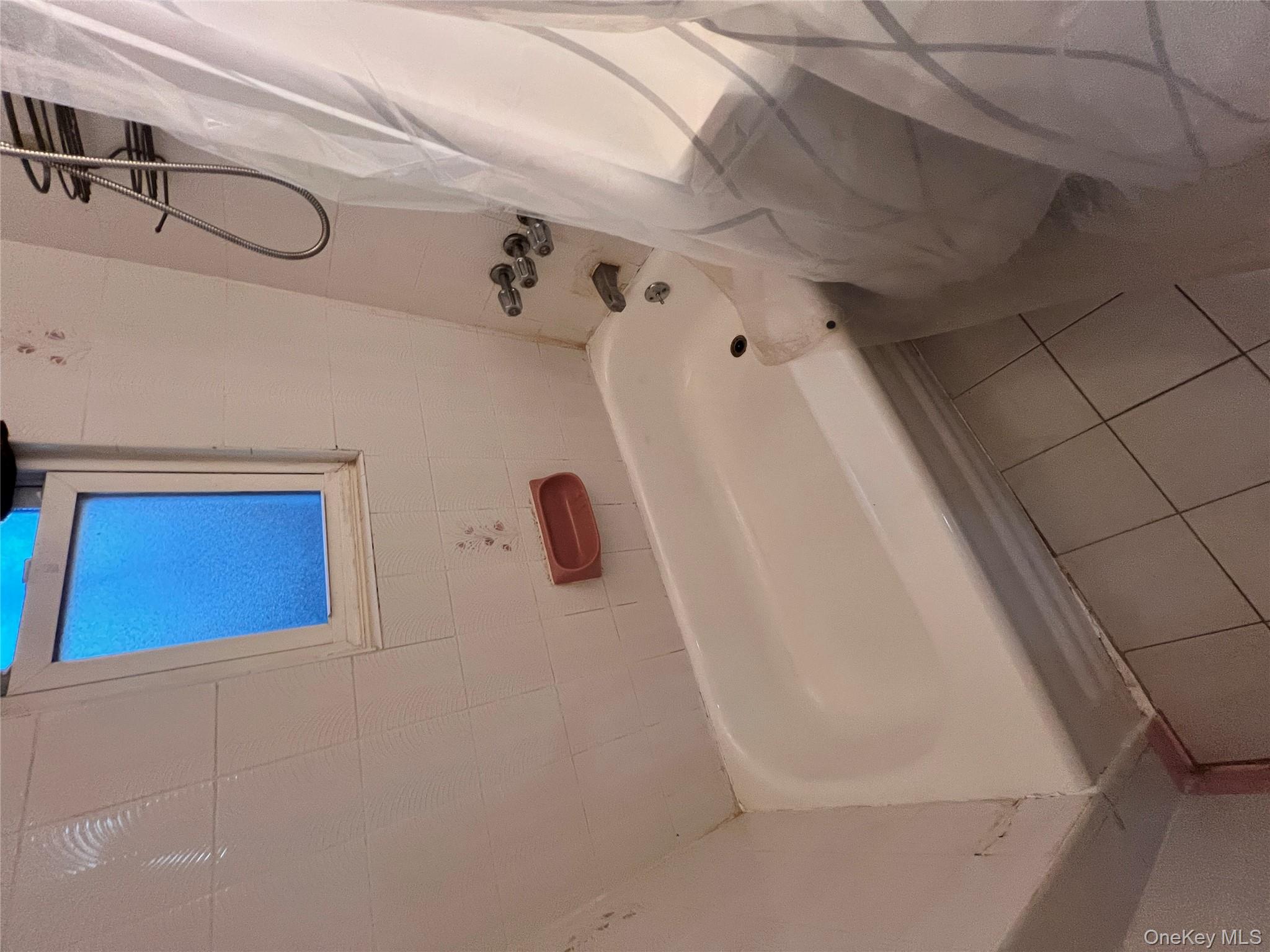 #16 photo, 1047 E 217th Street, Bronx , NY 10469