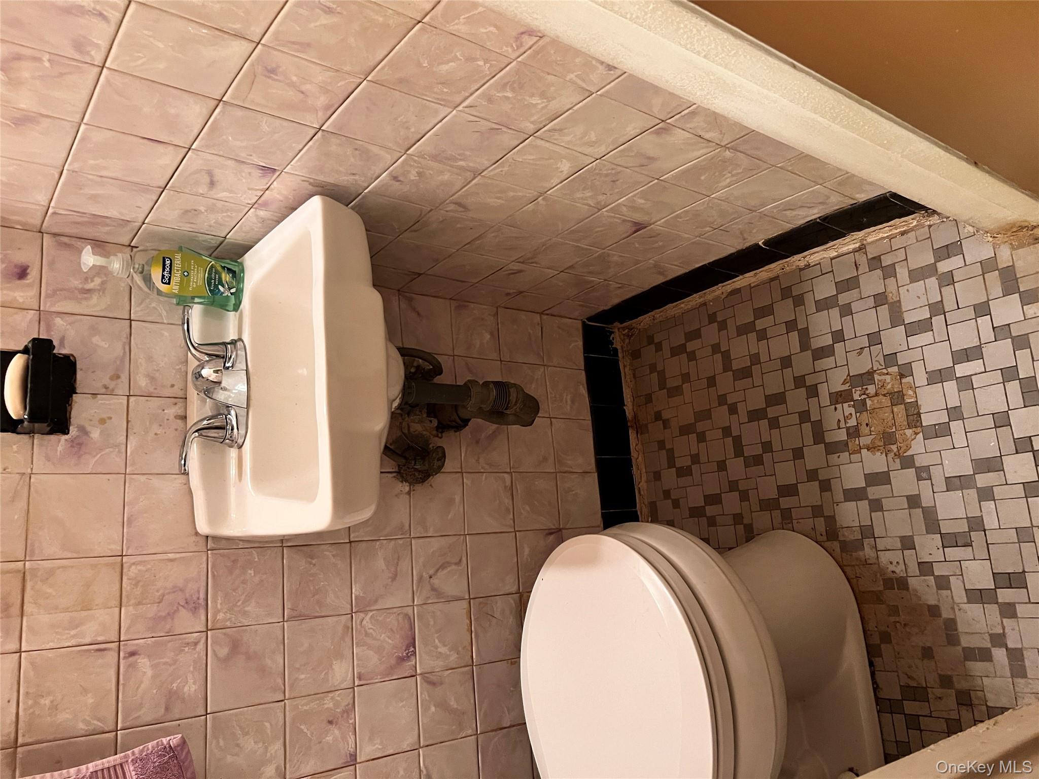 #17 photo, 1047 E 217th Street, Bronx , NY 10469