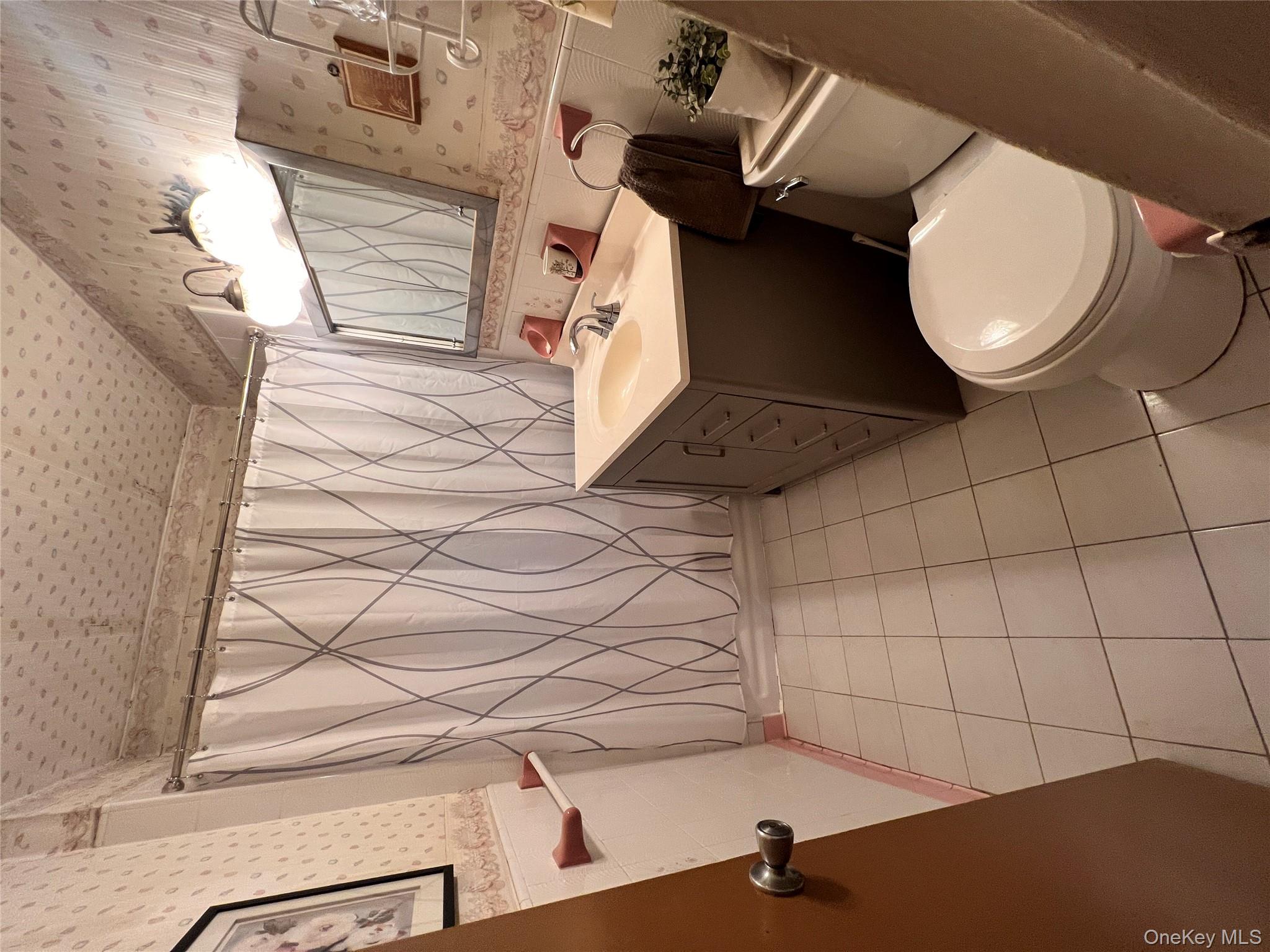 #18 photo, 1047 E 217th Street, Bronx , NY 10469