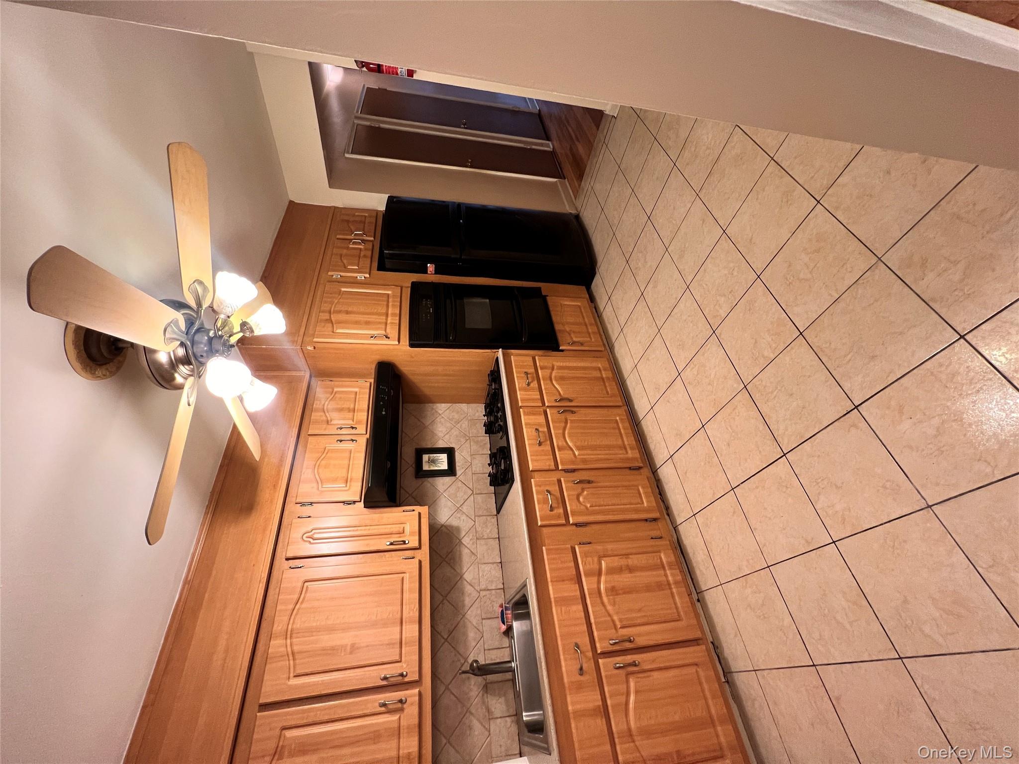 #6 photo, 1047 E 217th Street, Bronx , NY 10469