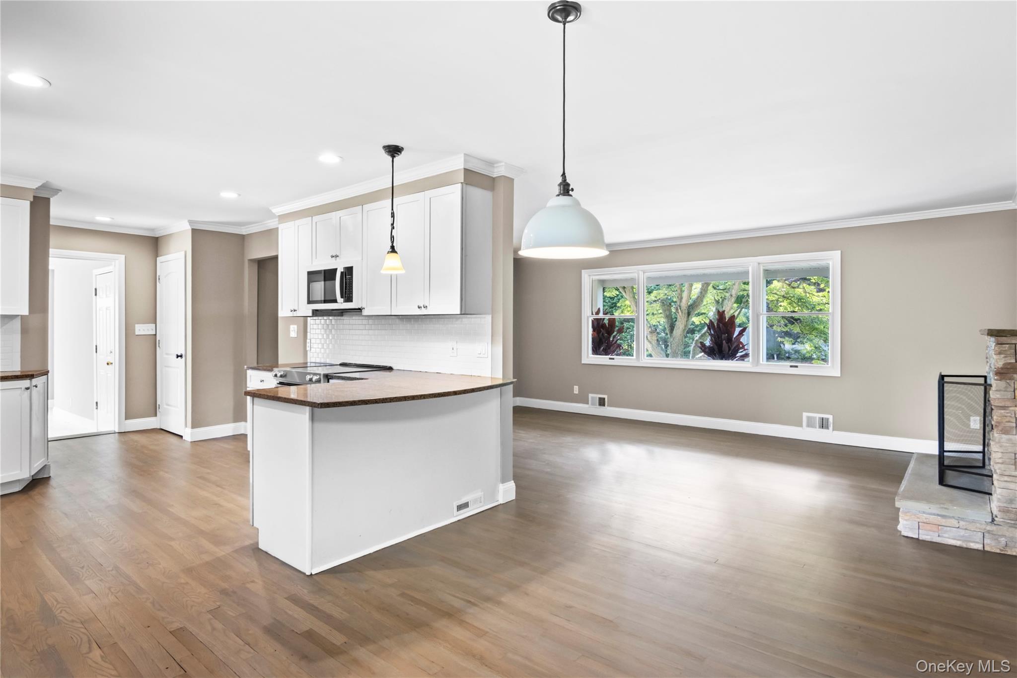 #8 photo, 2 Puritan Path, Port Jefferson , NY 11777