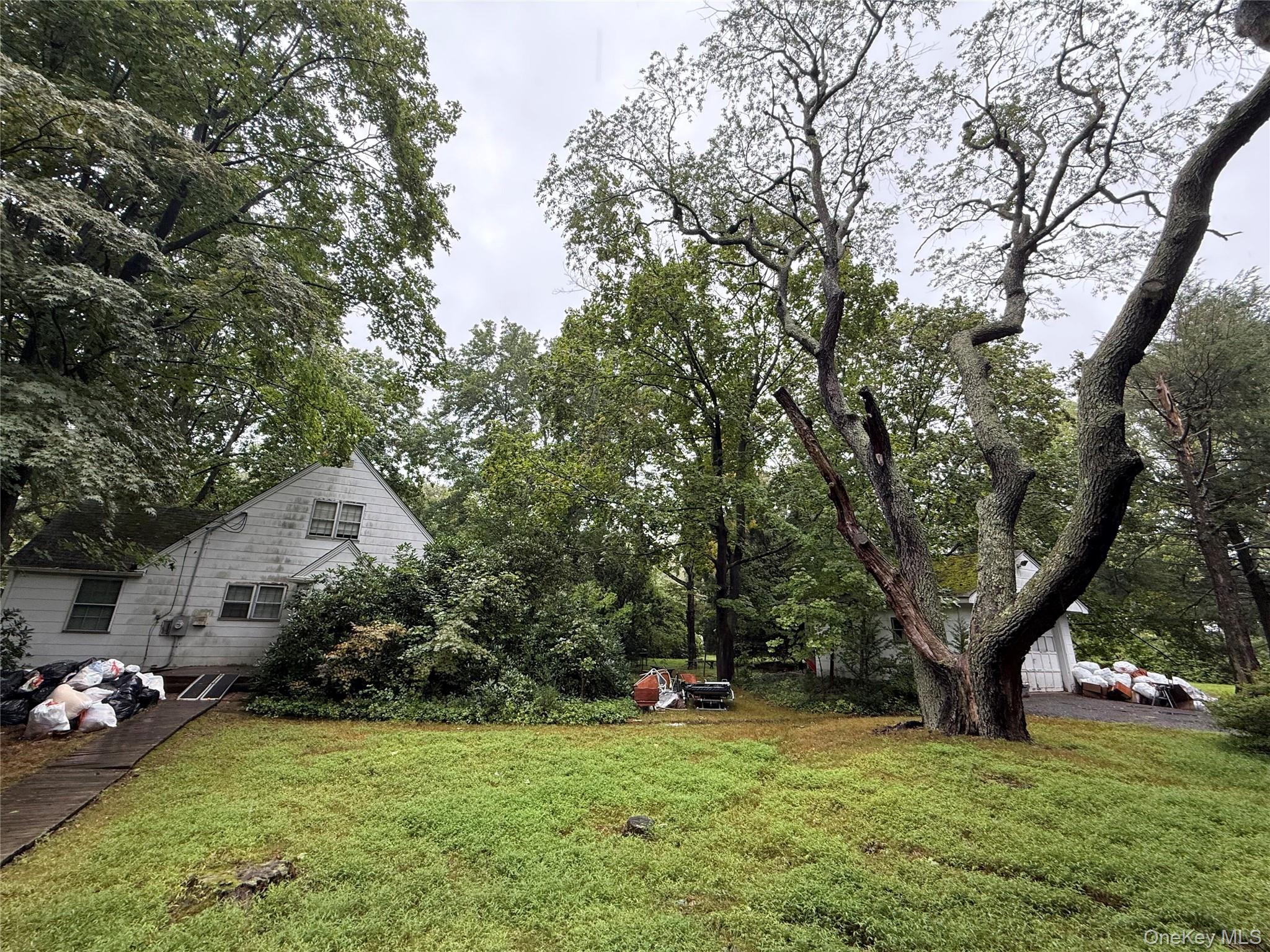 #1 photo, 160 Stony Hollow Road, サフォーク郡 Greenlawn , NY 11740