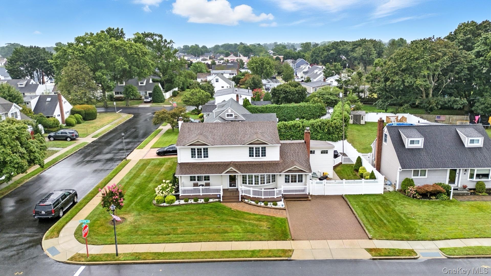 #19 photo, 3532 Waverly Avenue, Seaford , NY 11783