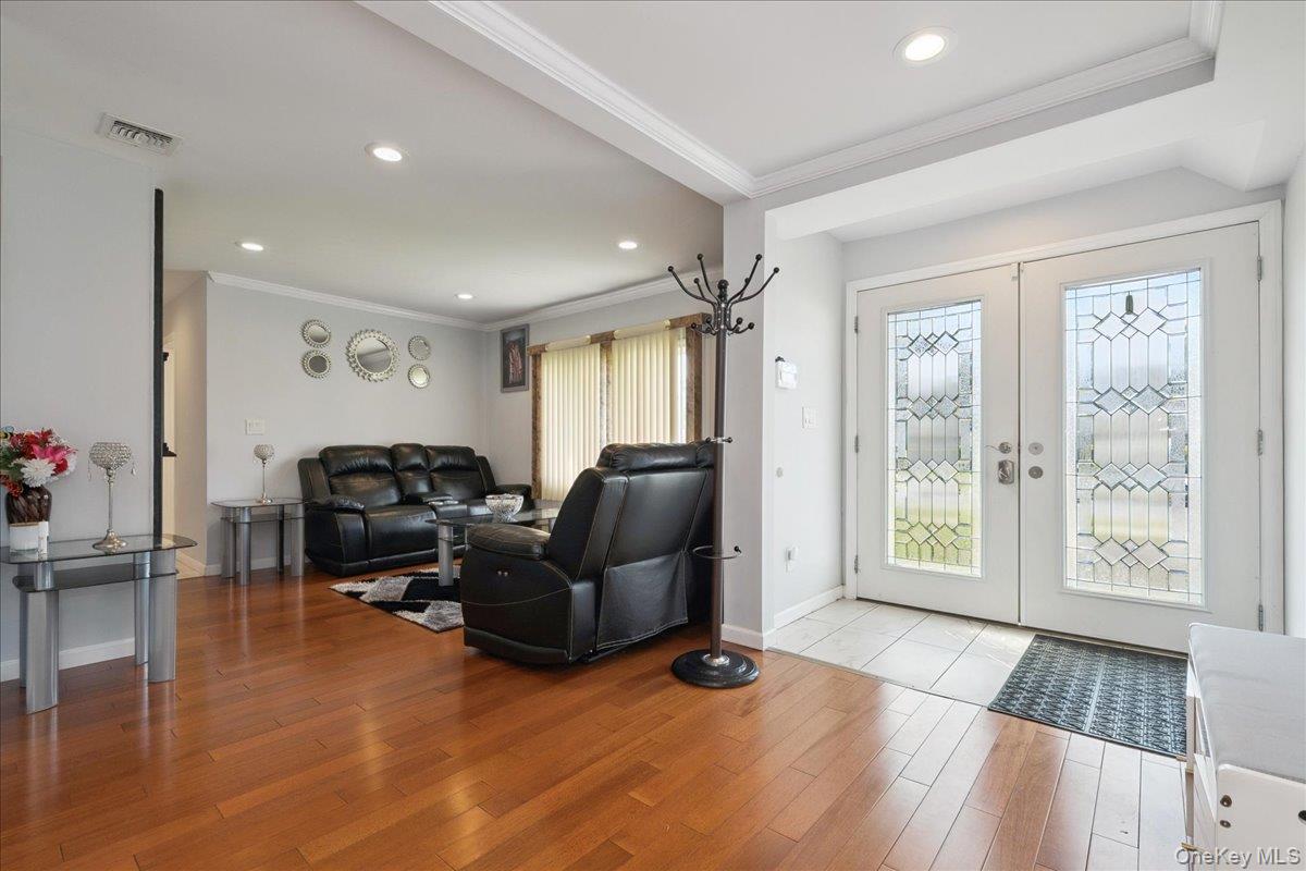 #4 photo, 45 Universe Drive, Levittown , NY 11756