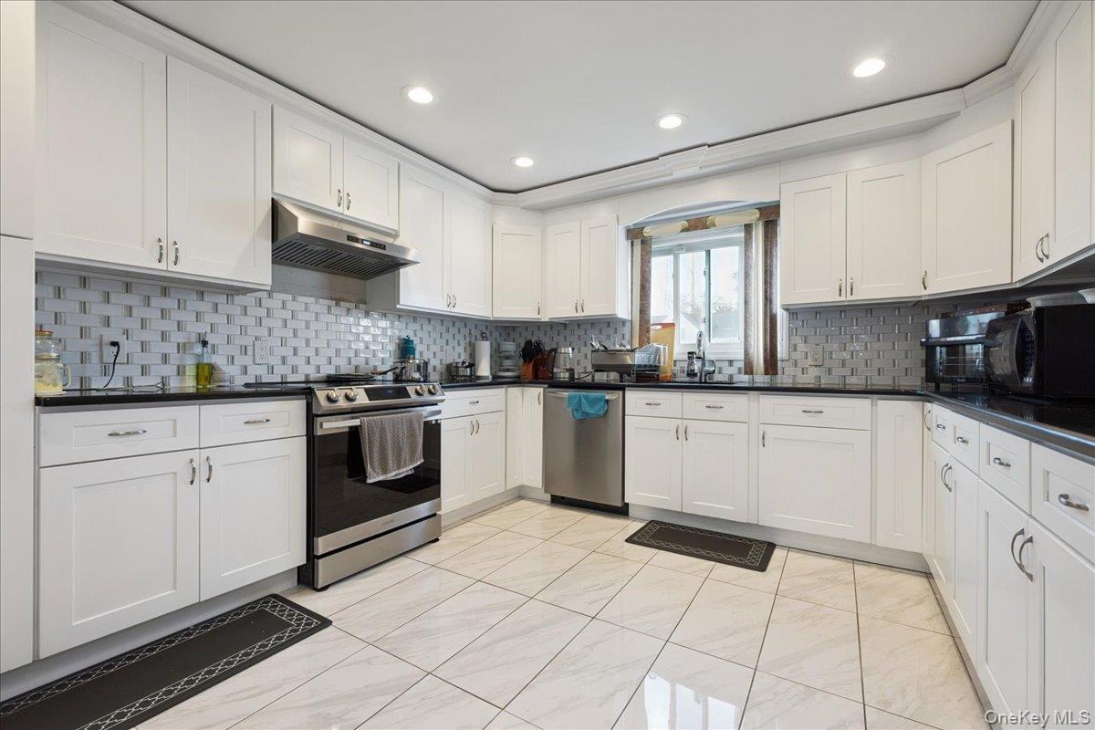 #7 photo, 45 Universe Drive, Levittown , NY 11756