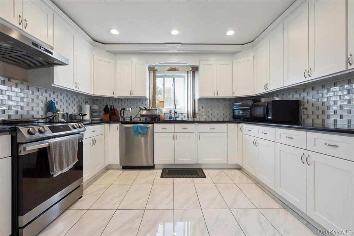 #8 photo, 45 Universe Drive, Levittown , NY 11756