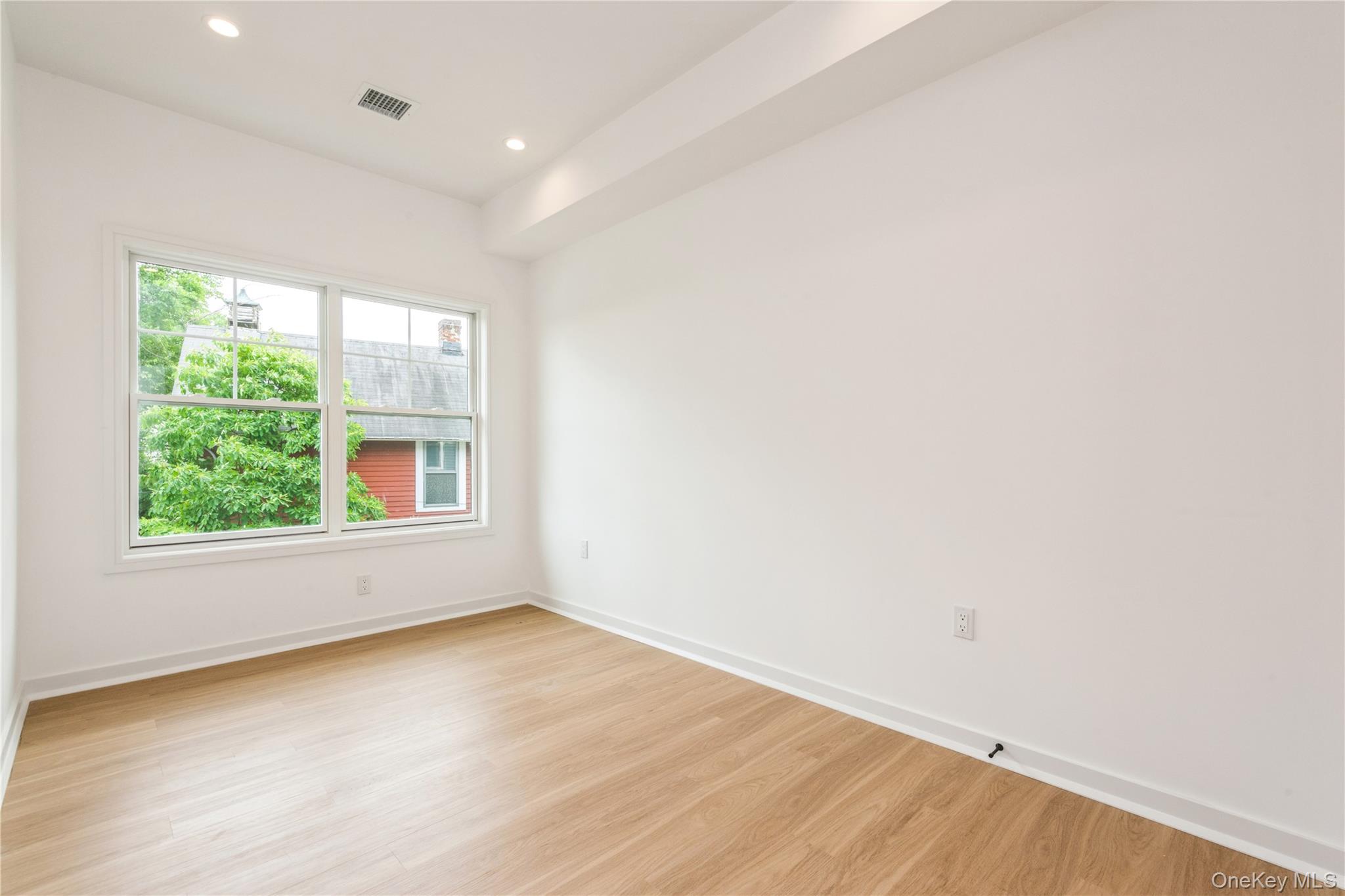 #11 photo, 418 Atlantic Avenue, Oceanside , NY 11572