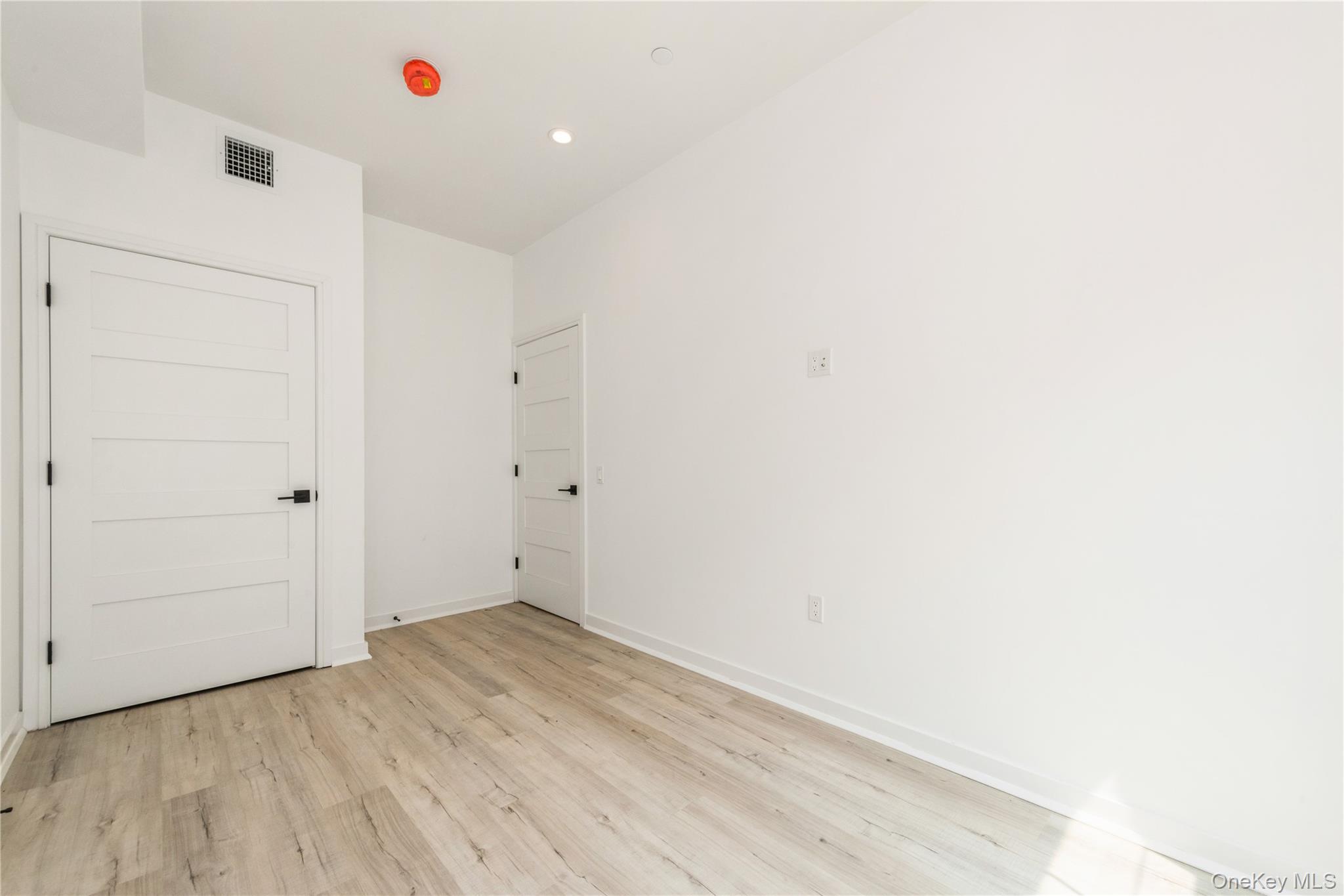 #6 photo, 418 Atlantic Avenue, Oceanside , NY 11572