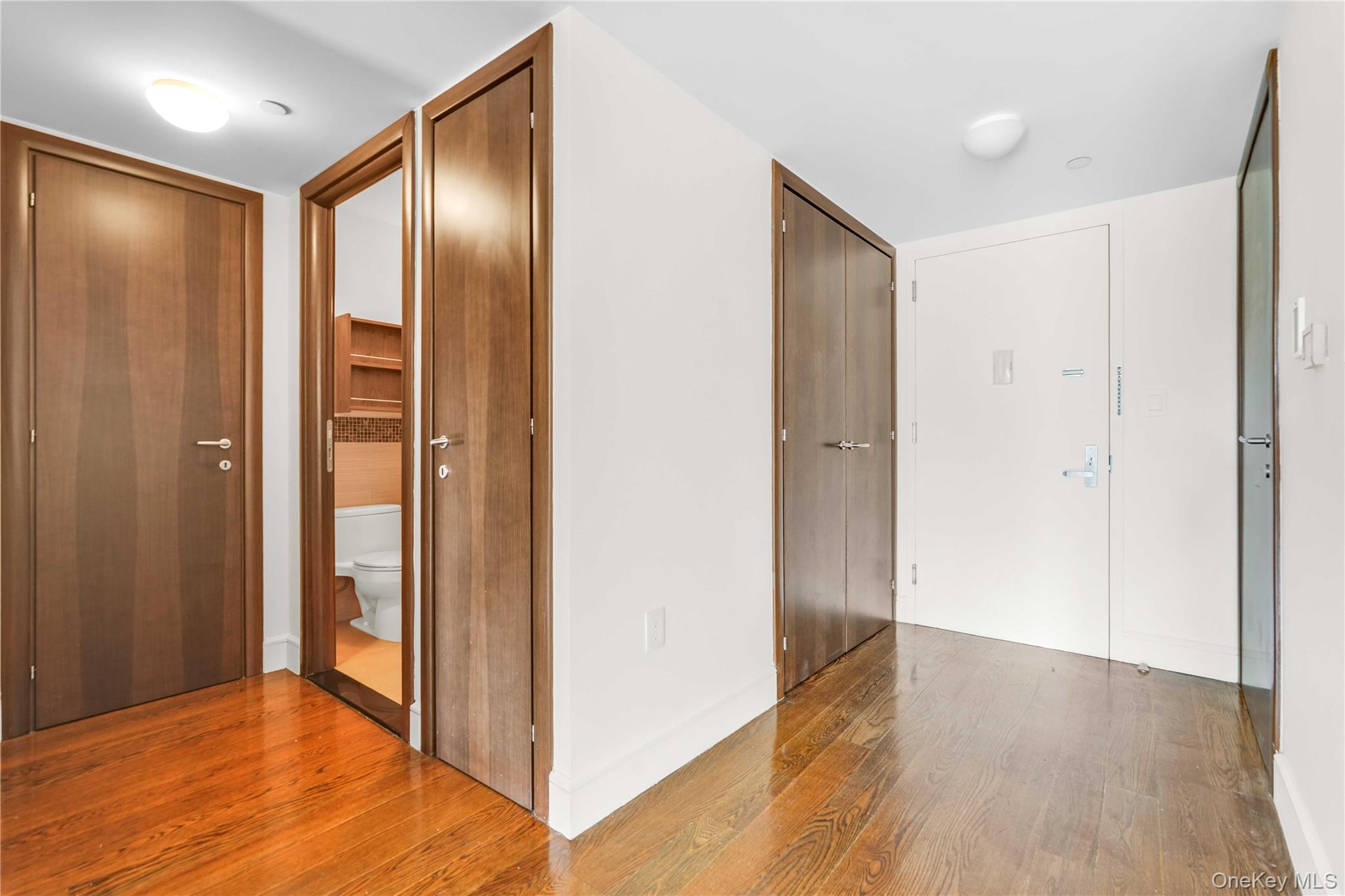 #17 photo, 21-24 30 Avenue, クイーンズ区 Astoria , NY 11102