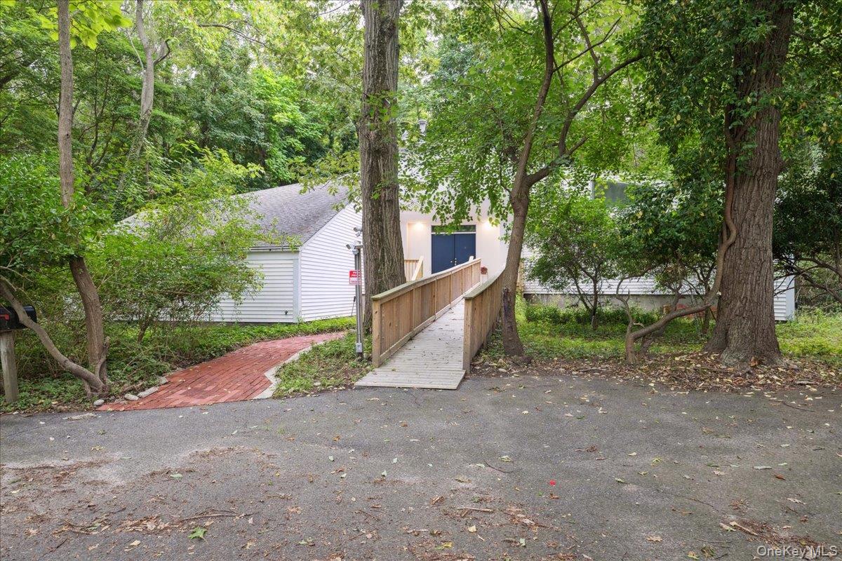 #1 photo, 330 E Broadway, सफ़ोक काउंटी Port Jefferson , NY 11777