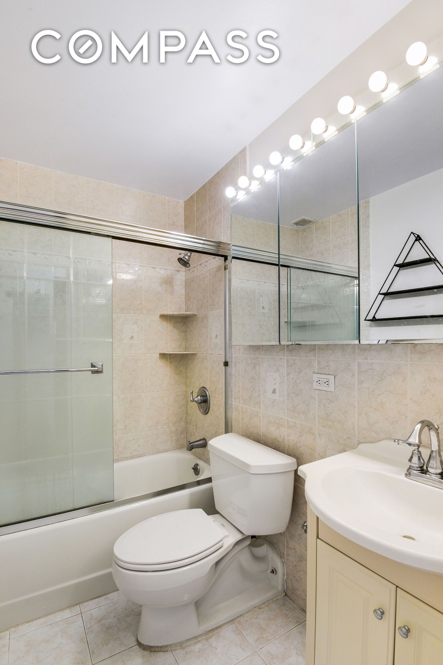 #12 photo, 77 Bleecker Street, マンハッタン Greenwich Village , NY 10012