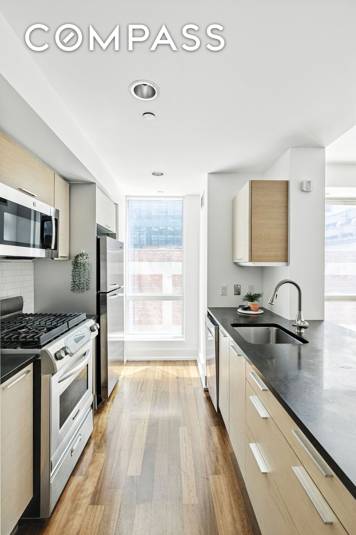 #4 photo, 350 W 42nd Street, マンハッタン Hell's Kitchen , NY 10036