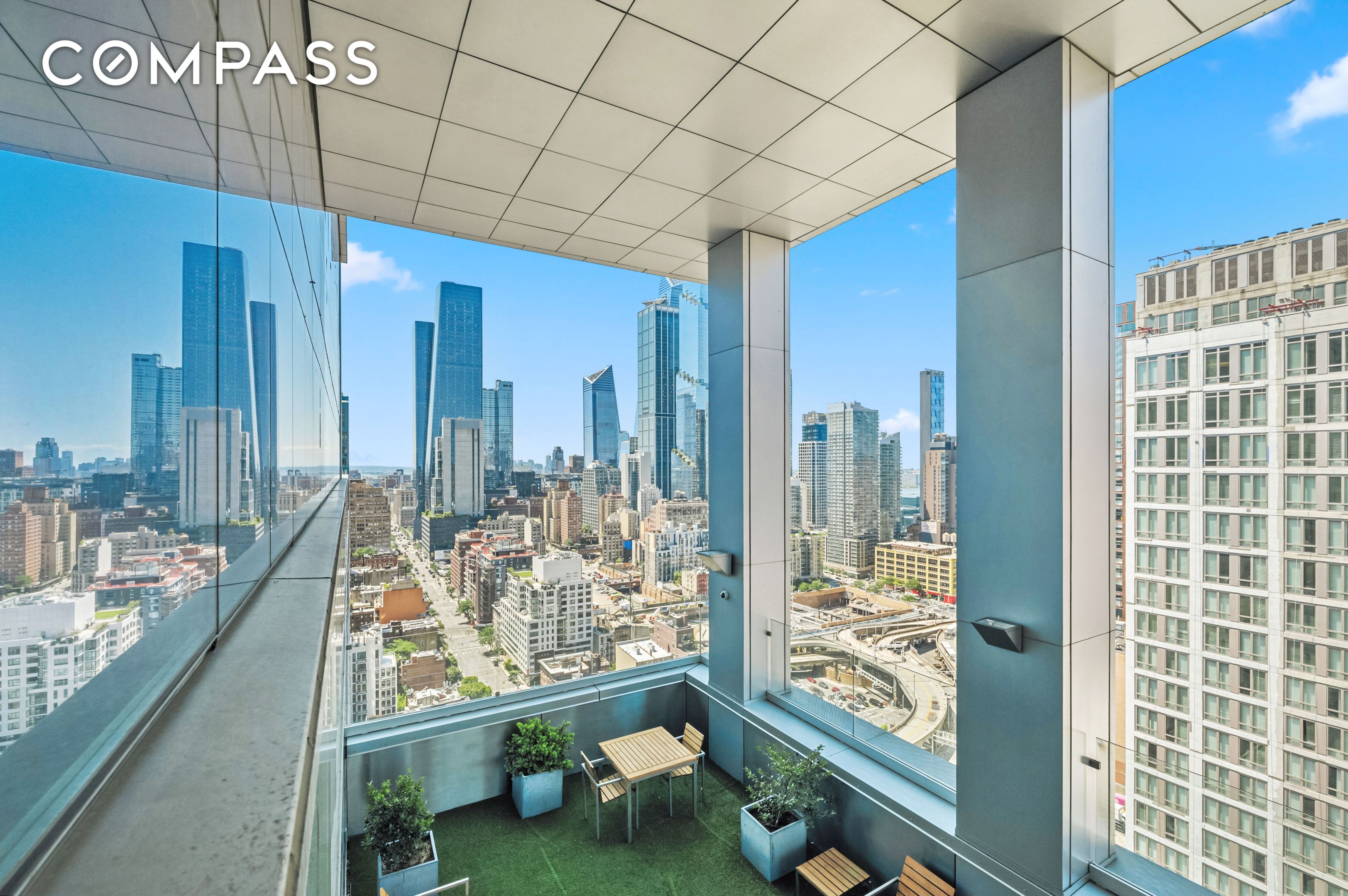 #9 photo, 350 W 42nd Street, マンハッタン Hell's Kitchen , NY 10036