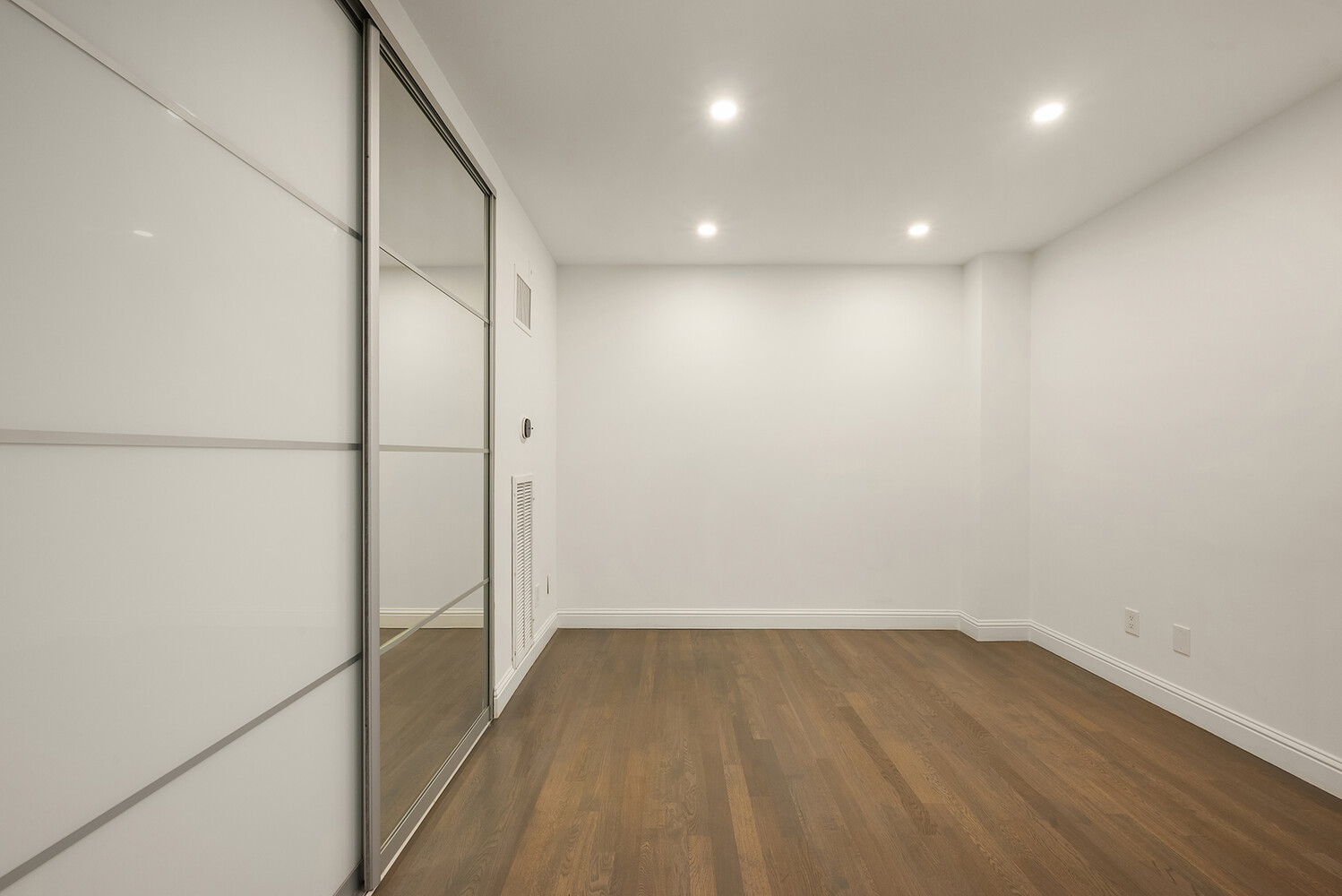 #8 photo, 88 GREENWICH Street, Financial District , NY 10006