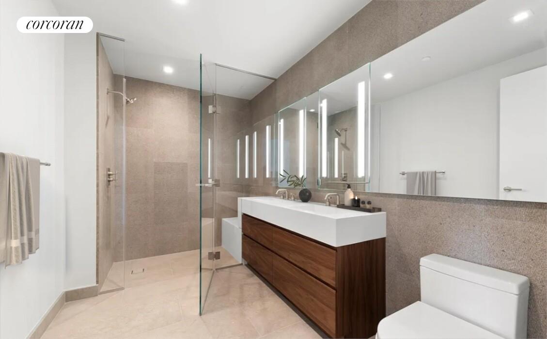 #6 photo, New York City, Yorkville , NY 10128