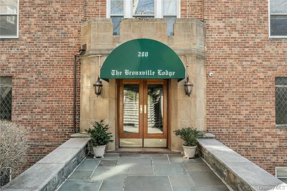 #1 photo, 280 Bronxville Road, Bronxville , NY 10708