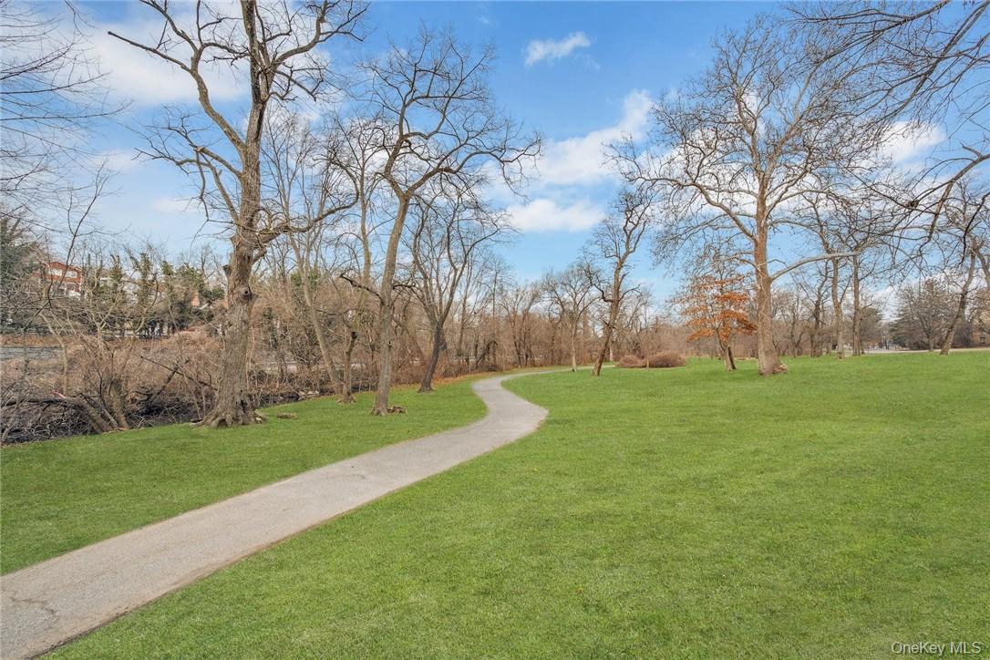 #17 photo, 280 Bronxville Road, Bronxville , NY 10708