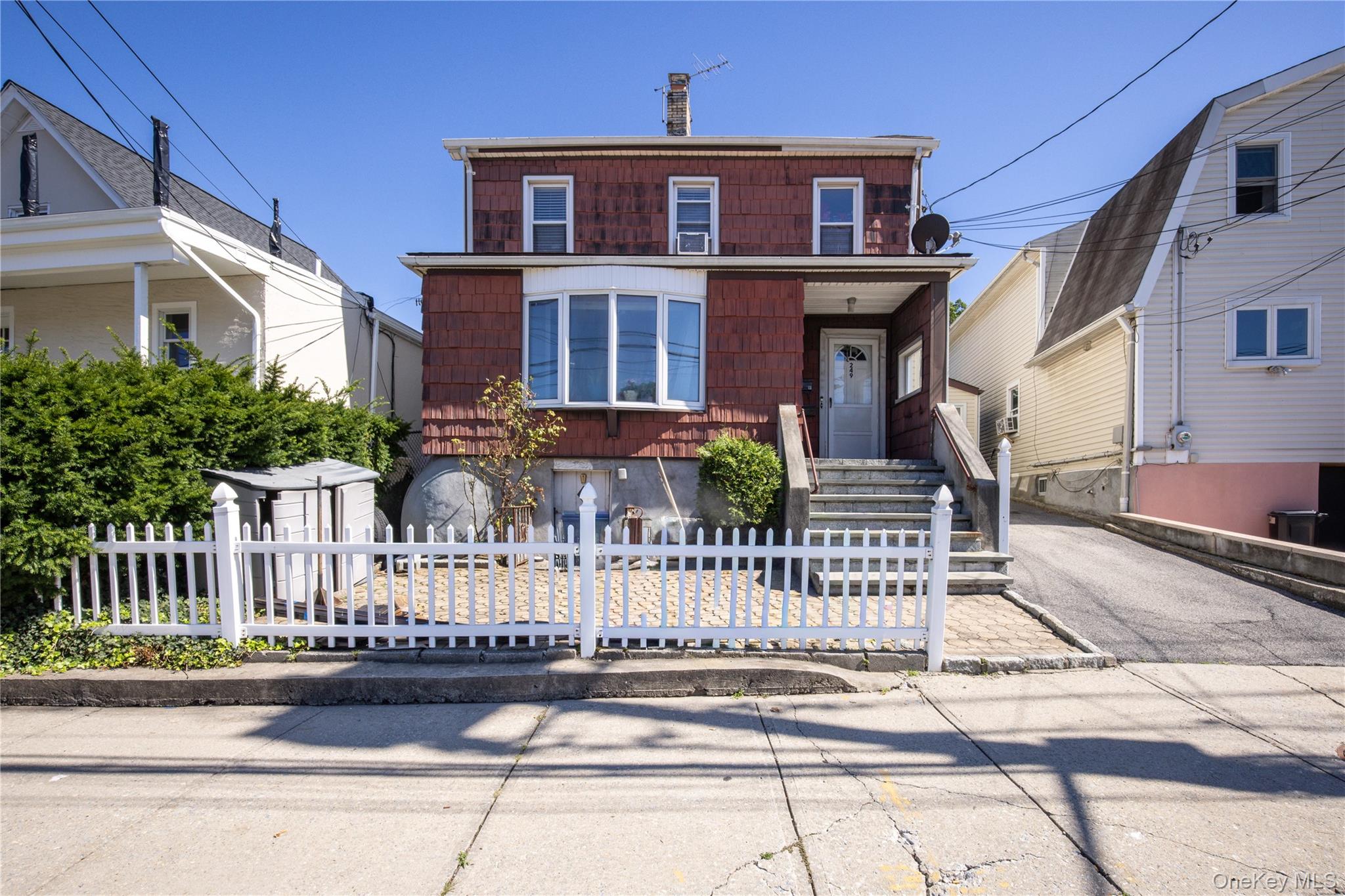 #2 photo, 249 N Macquesten Parkway, Mount Vernon , NY 10550