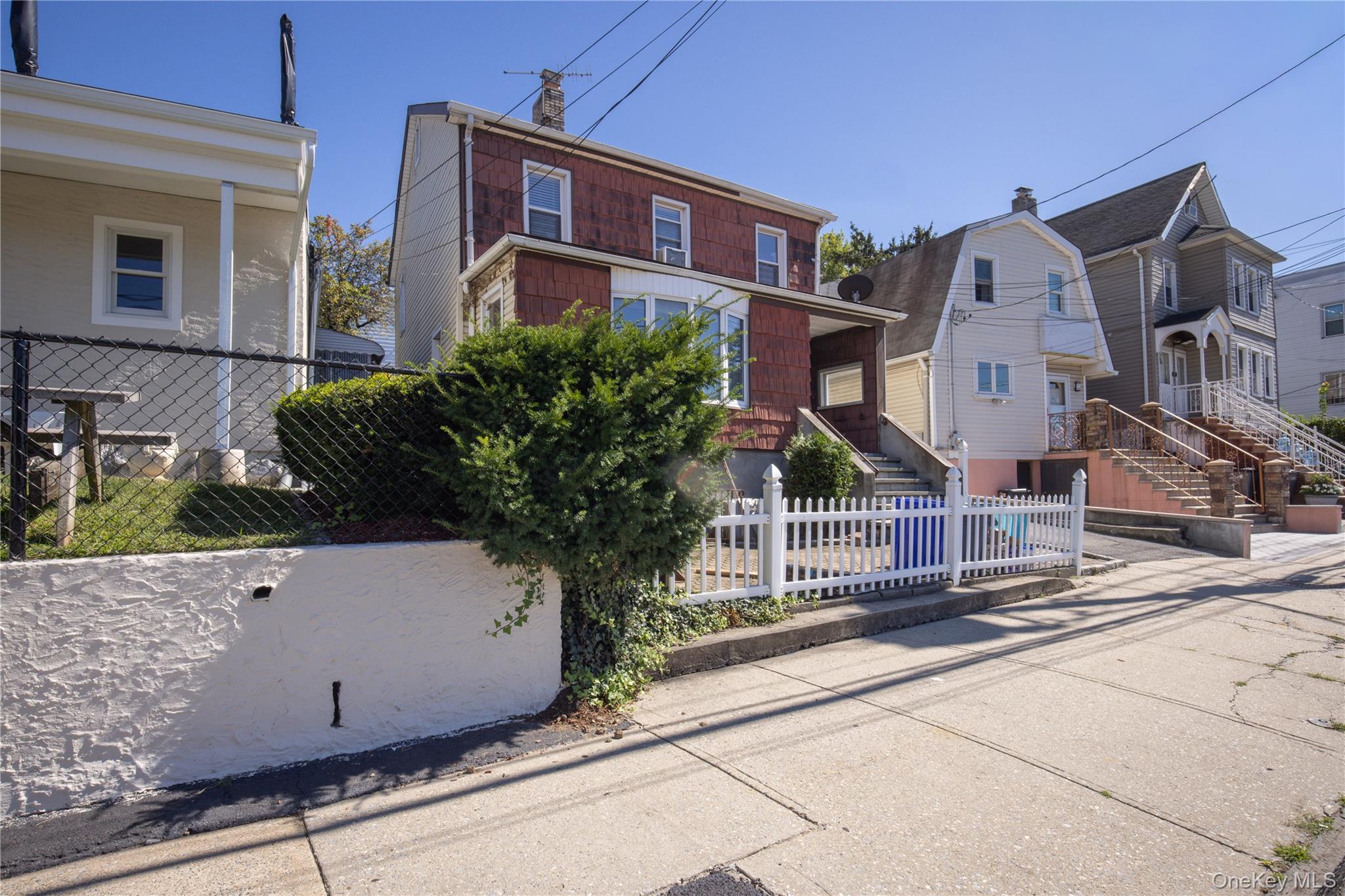 #3 photo, 249 N Macquesten Parkway, Mount Vernon , NY 10550