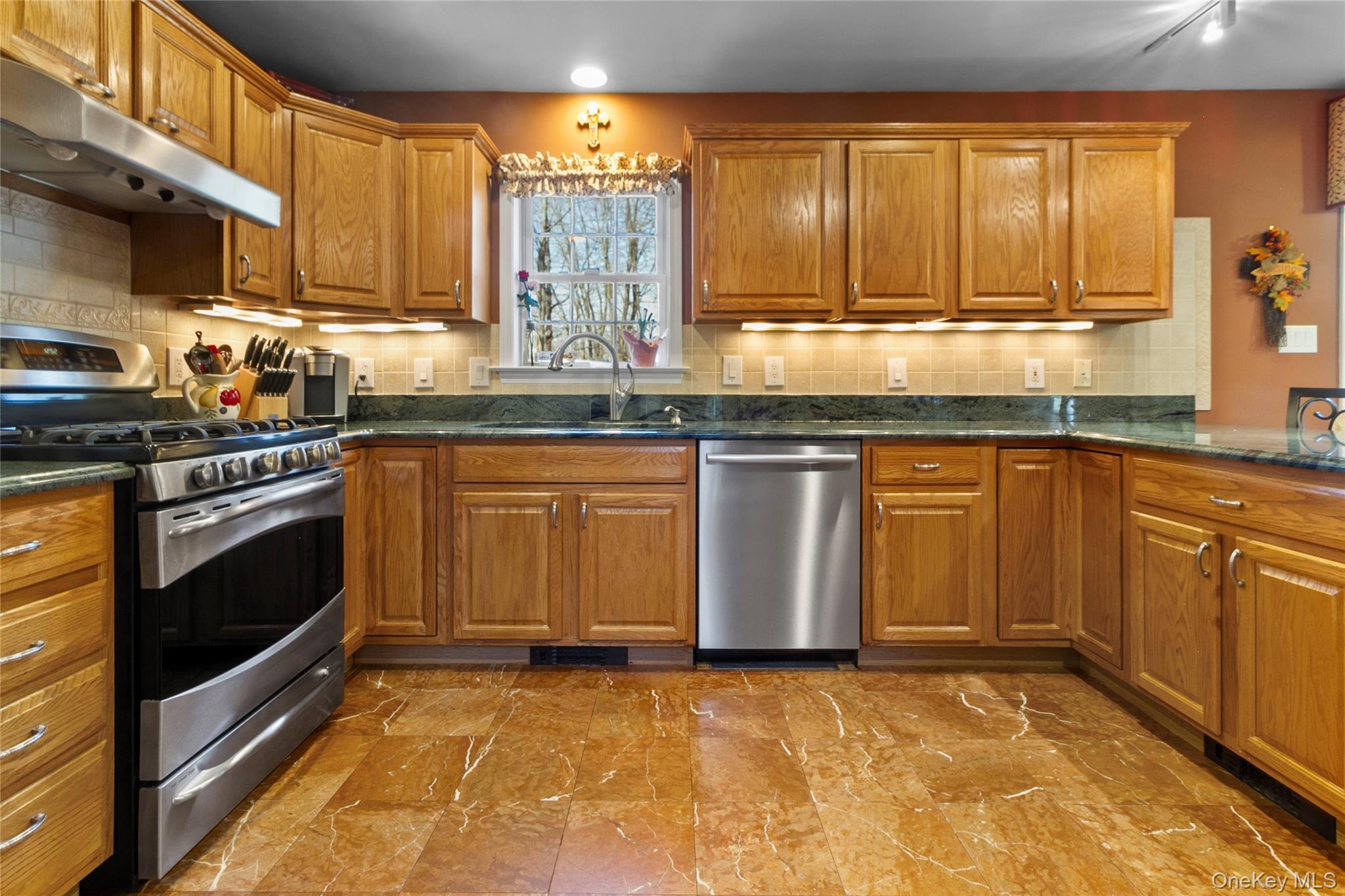 #5 photo, 31 Farm Lake Court, Carmel , NY 10512