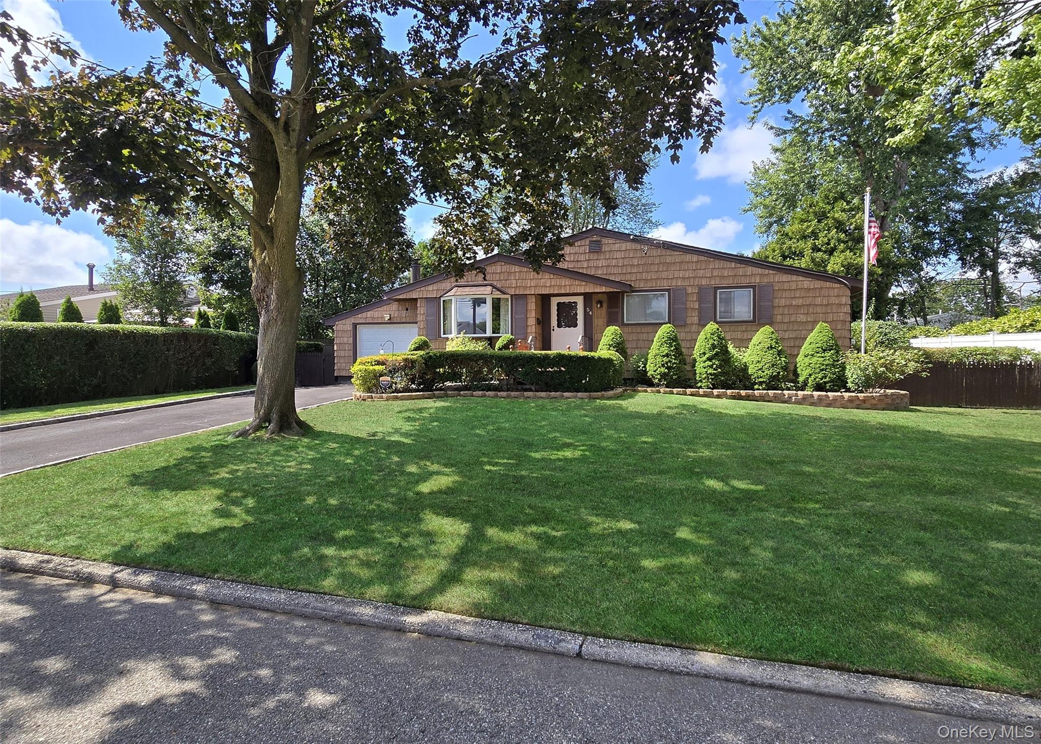 #1 photo, 54 W 12th Street, サフォーク郡 Deer Park , NY 11729