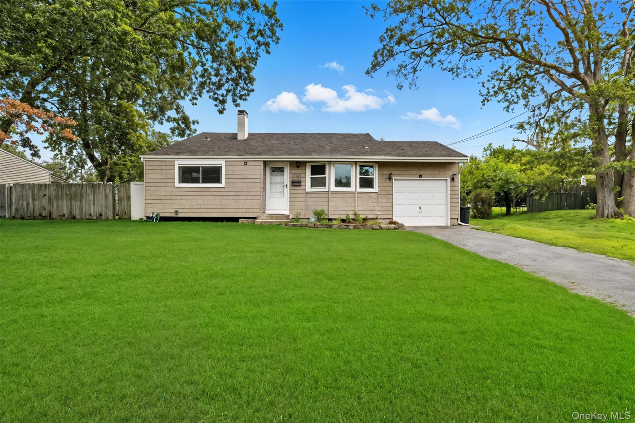 #1 photo, 2905 Beechnut Avenue, Medford , NY 11763