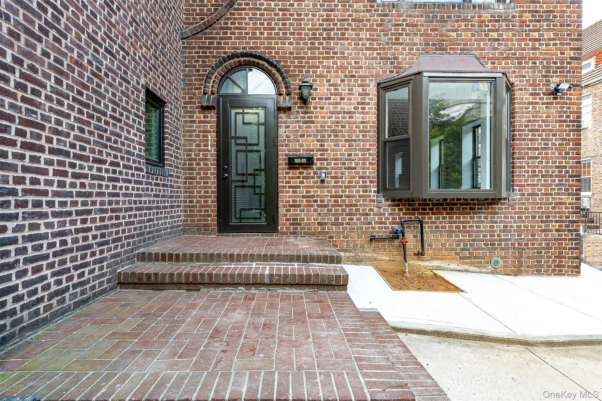 #1 photo, 100-05 69th Avenue, Forest Hills , NY 11375