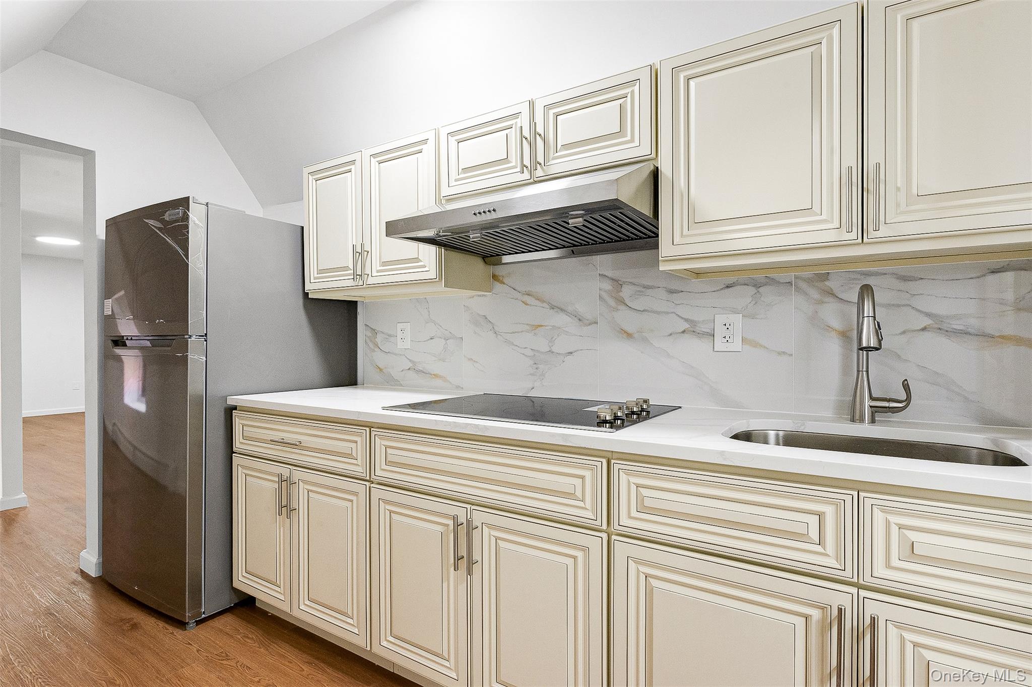 #12 photo, 100-05 69th Avenue, Forest Hills , NY 11375