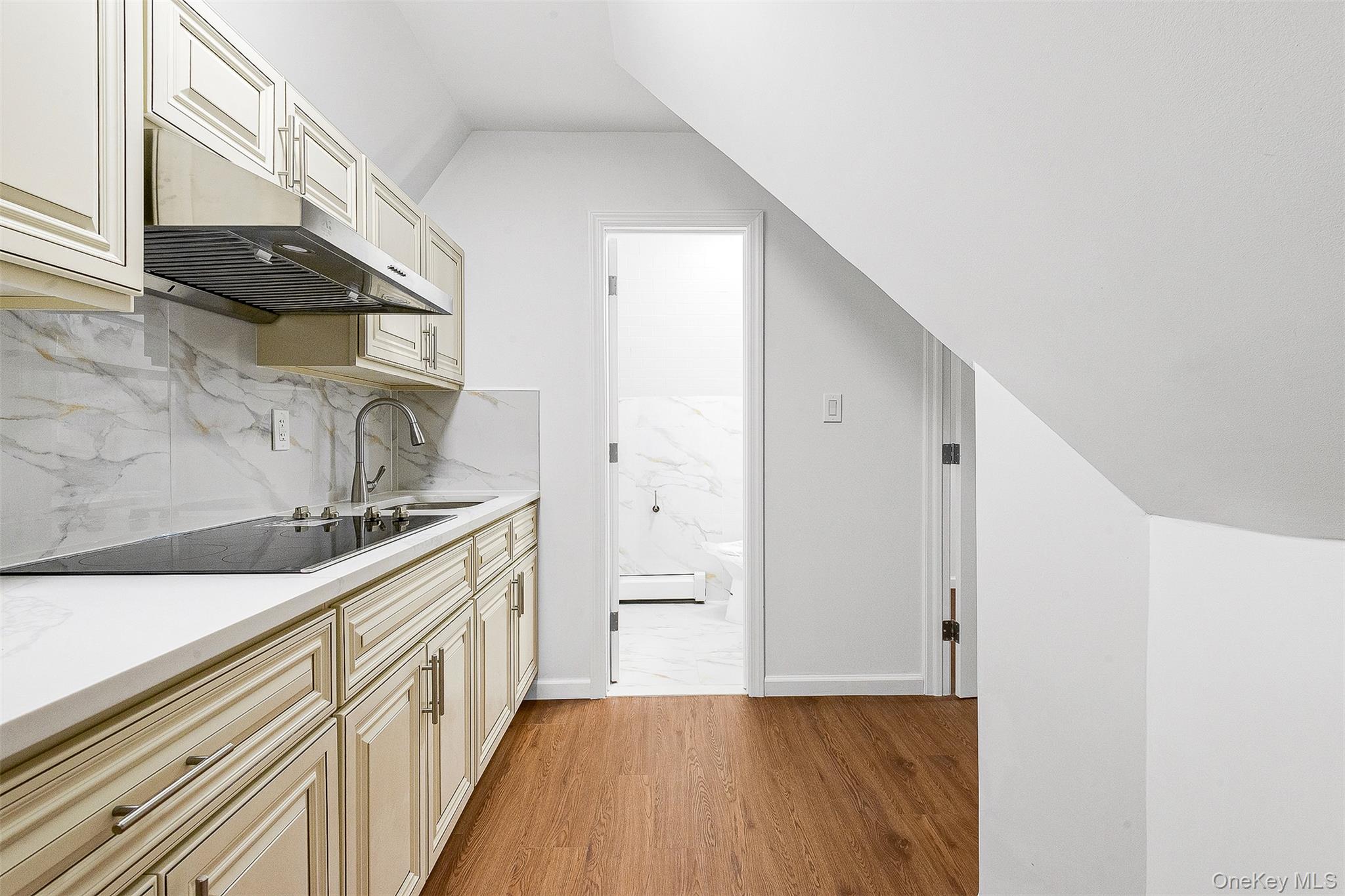 #13 photo, 100-05 69th Avenue, Forest Hills , NY 11375