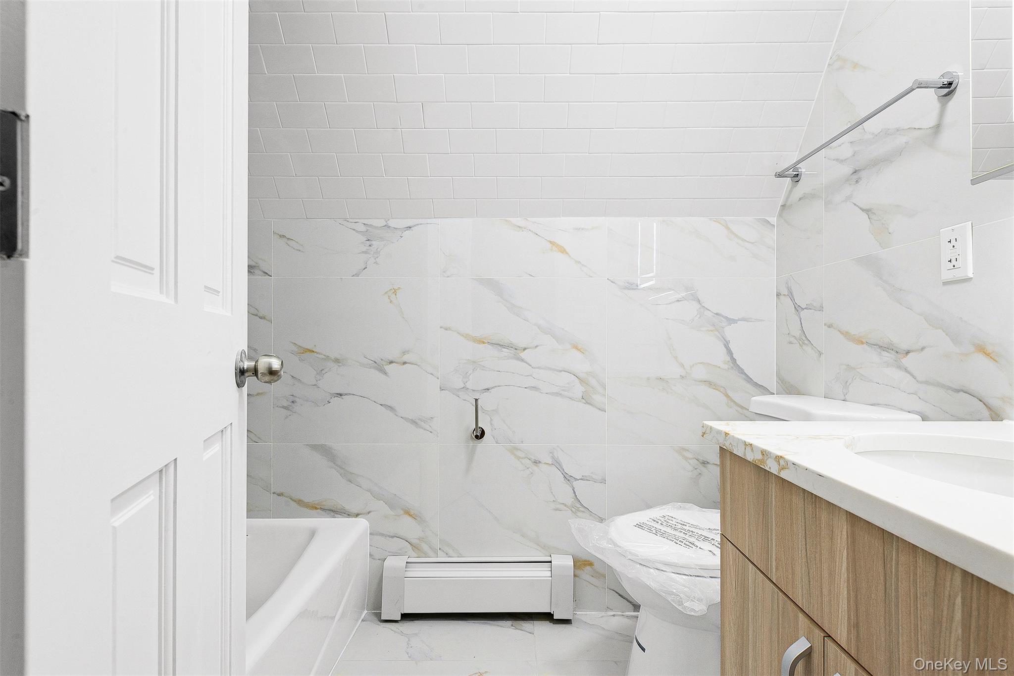 #17 photo, 100-05 69th Avenue, Forest Hills , NY 11375