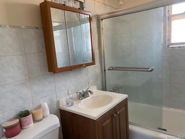 #14 photo, 73-24 255th Street, Glen Oaks , NY 11004