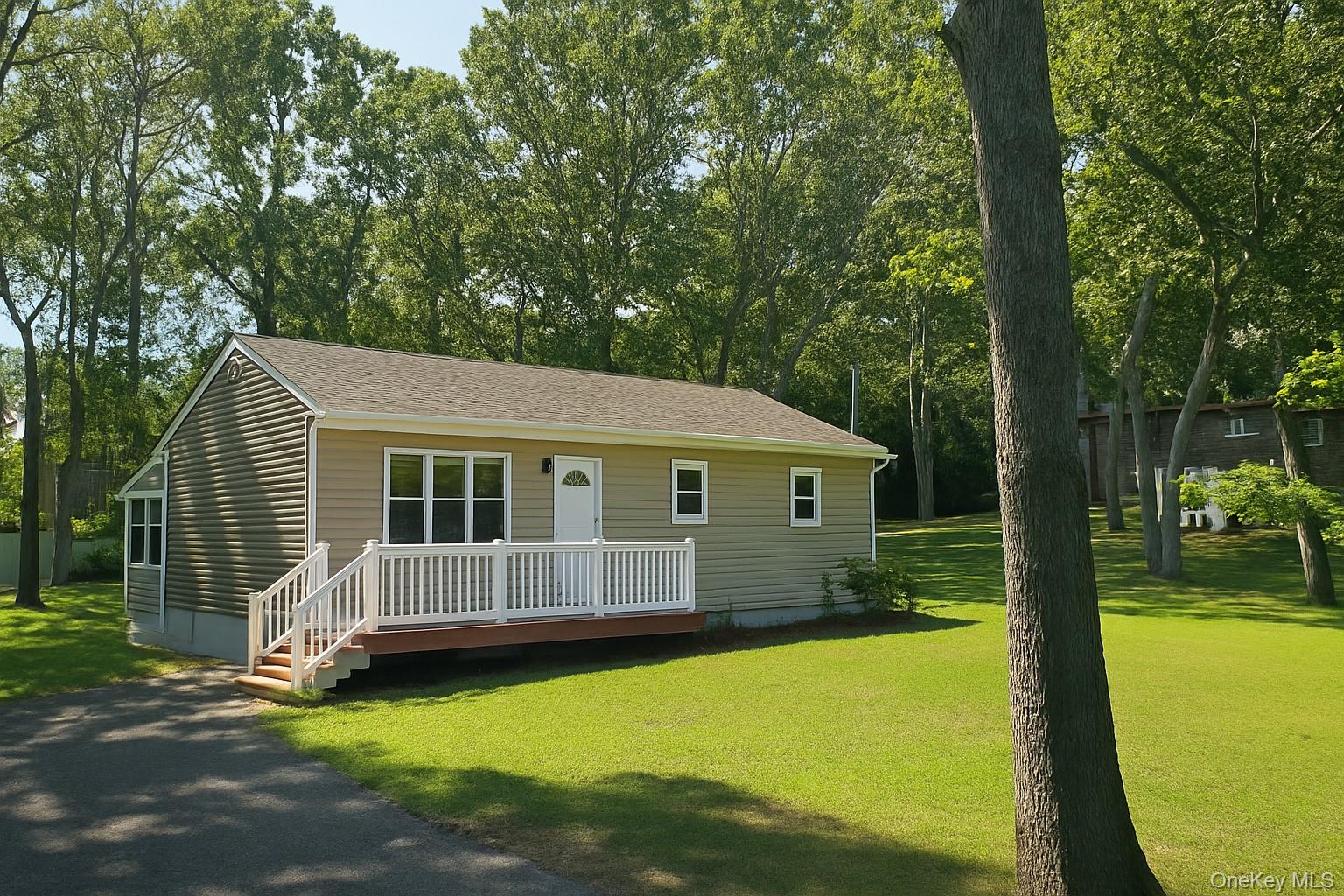 #1 photo, 25 Rolling Hill Road, सफ़ोक काउंटी Hampton Bays , NY 11946