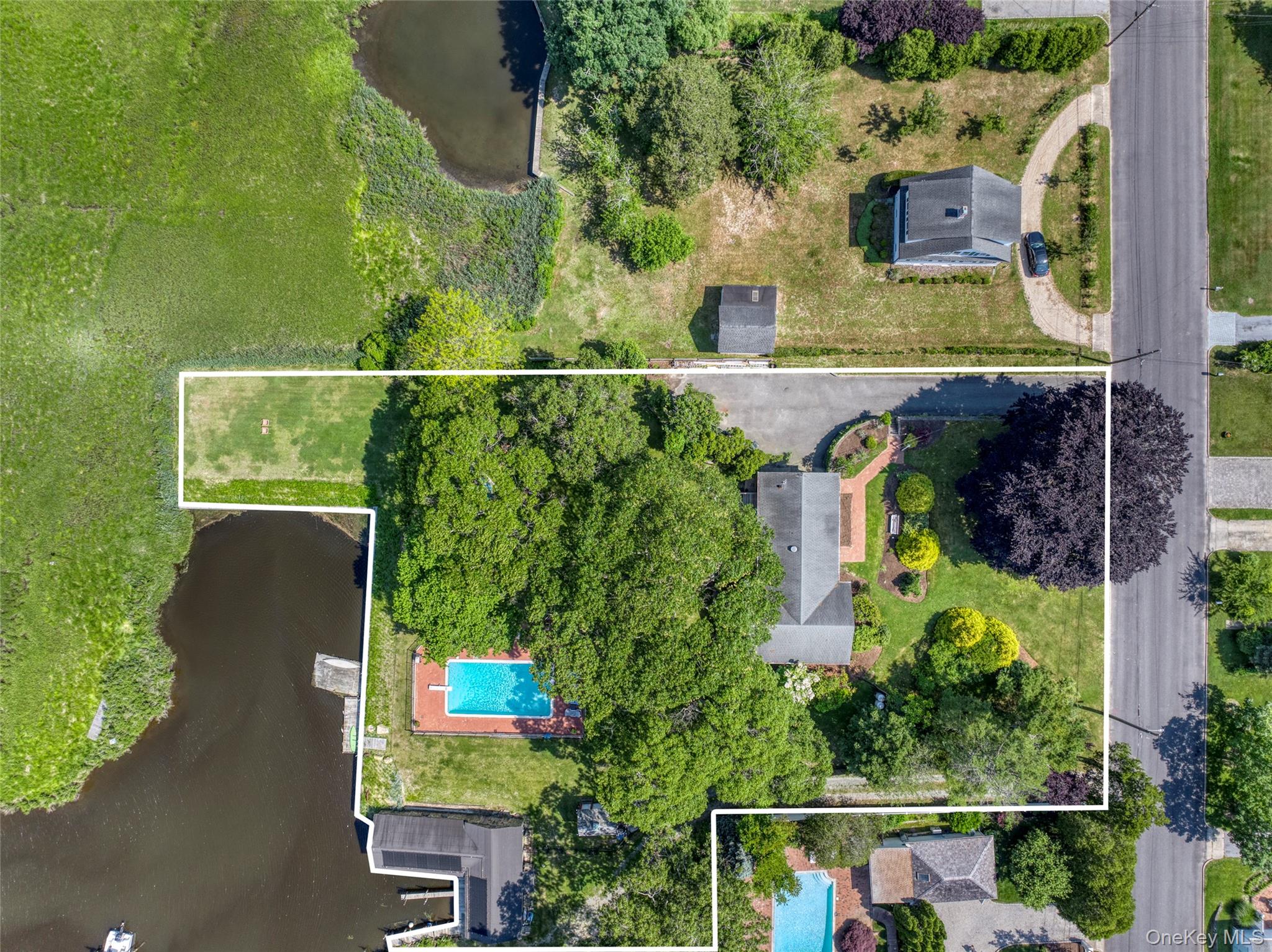 #18 photo, 3 Bishop Avenue, Westhampton , NY 11977