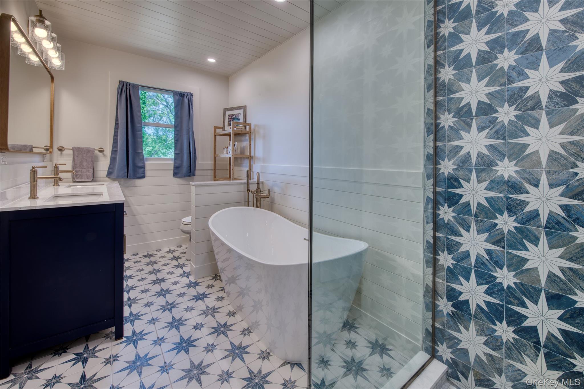 #7 photo, 3 Bishop Avenue, Westhampton , NY 11977