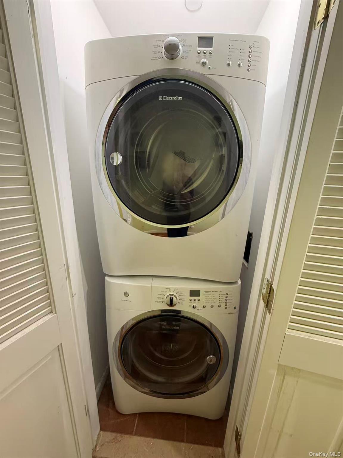 #11 photo, 339 Ave P, ブルックリン区 Brooklyn , NY 11204