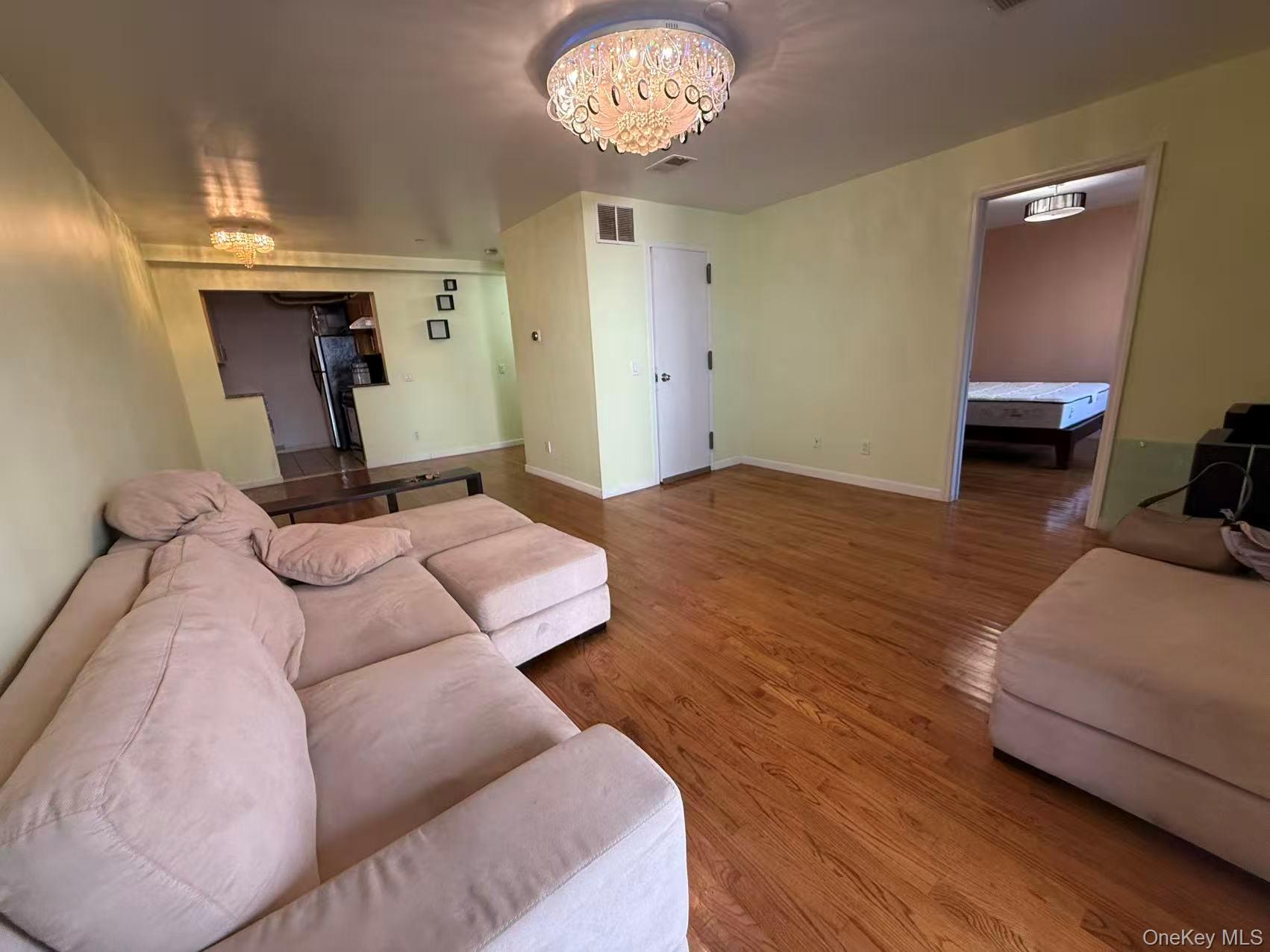 #5 photo, 339 Ave P, ブルックリン区 Brooklyn , NY 11204