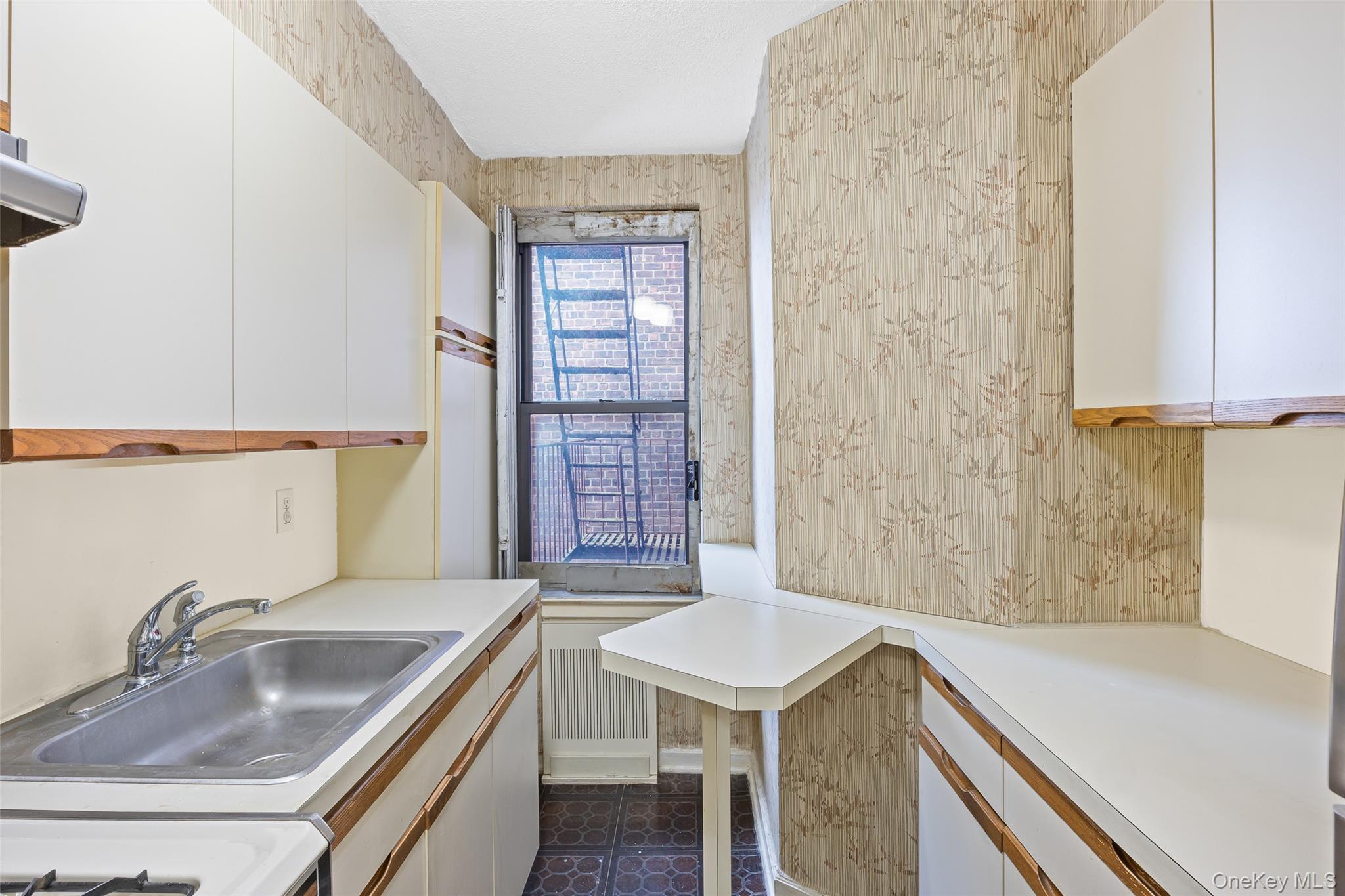 #16 photo, 65-39 108th Street, Forest Hills , NY 11375