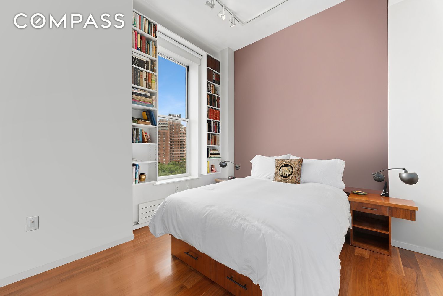 #4 photo, 175 E Broadway, Two Bridges , NY 10002