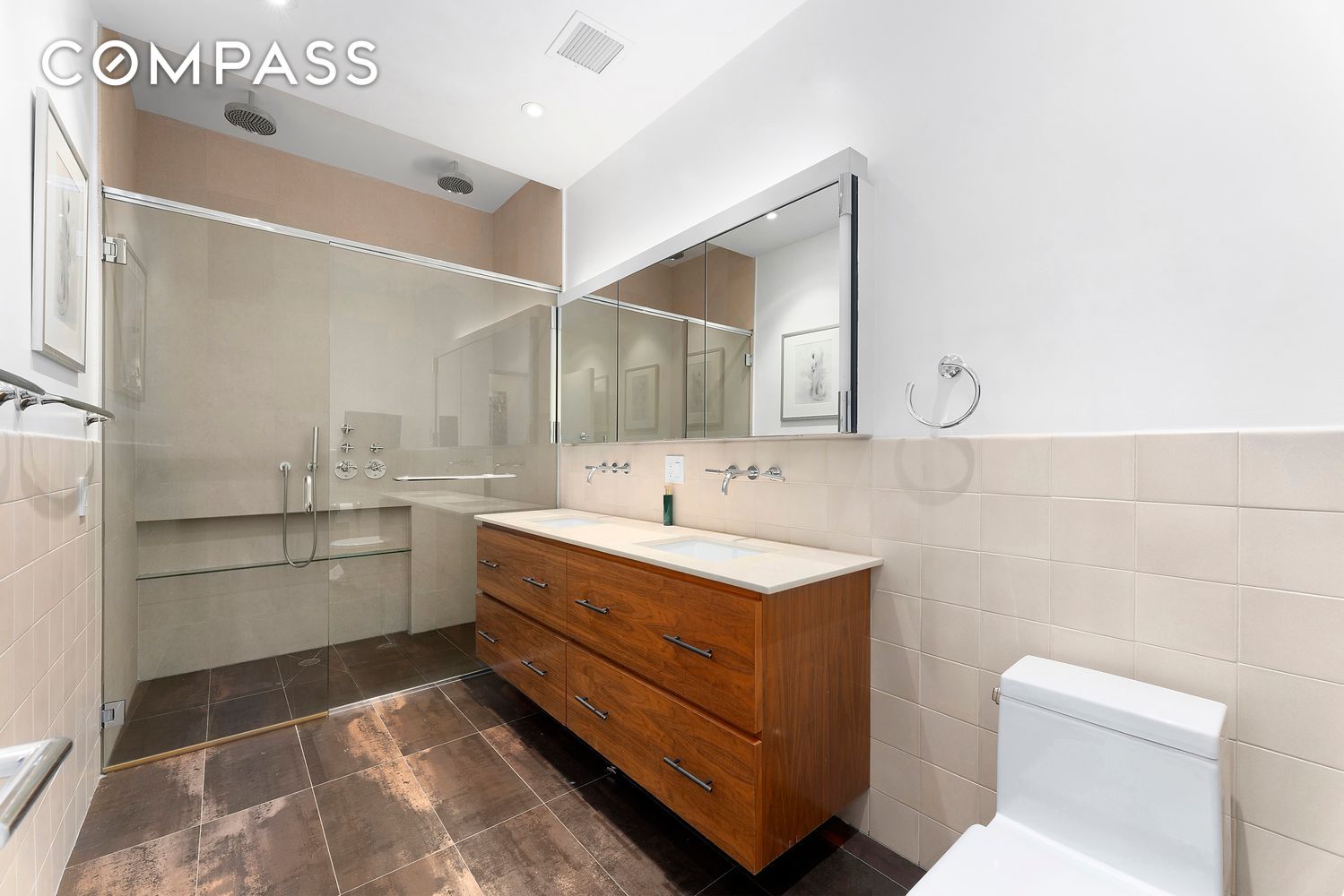 #6 photo, 175 E Broadway, Two Bridges , NY 10002