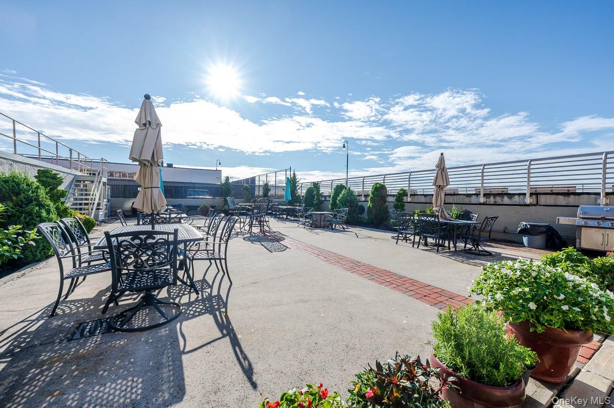 #16 photo, 560 W Broadway, ナッソー郡 Long Beach , NY 11561