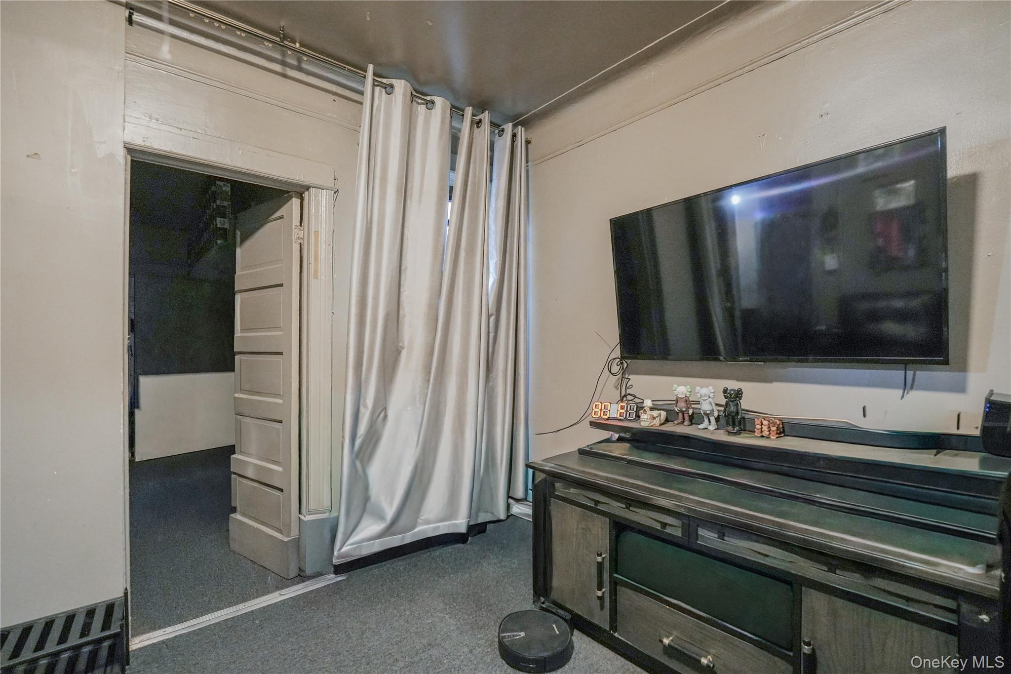 #16 photo, 2042 Gates Avenue, Ridgewood , NY 11385