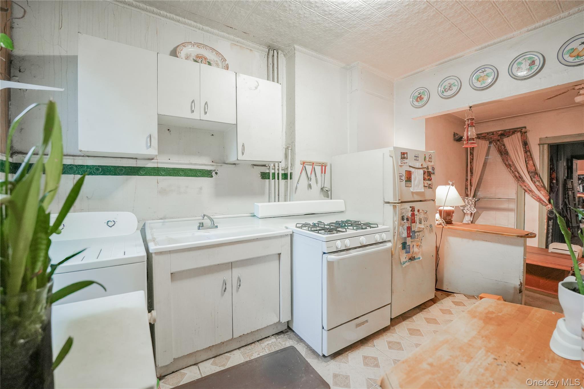 #20 photo, 2042 Gates Avenue, Ridgewood , NY 11385