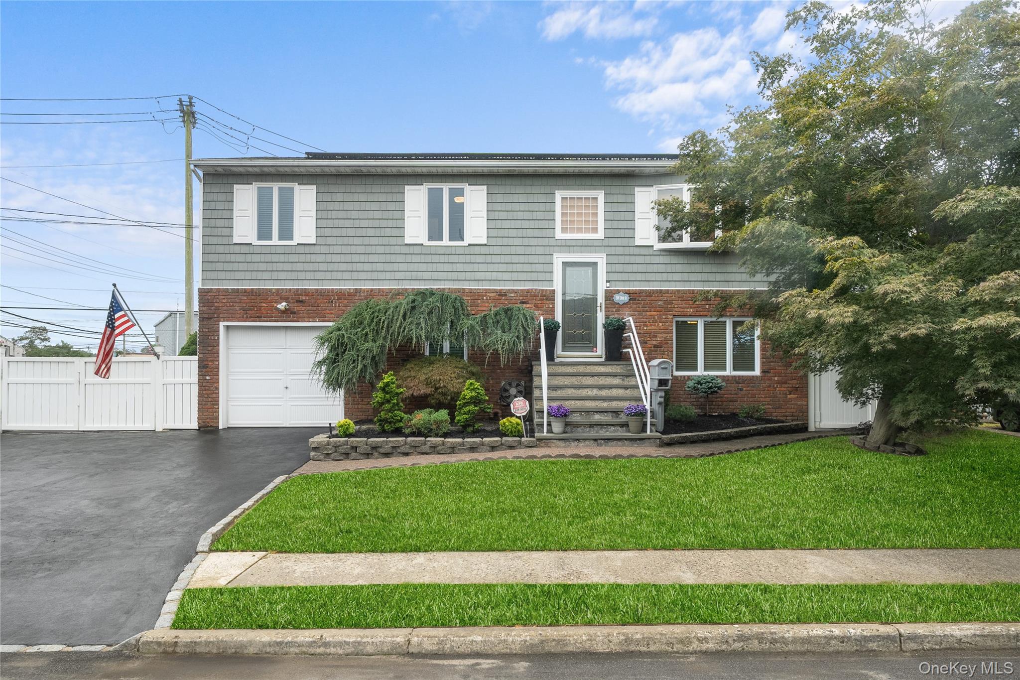 #1 photo, 209 28th Street, サフォーク郡 Lindenhurst , NY 11757